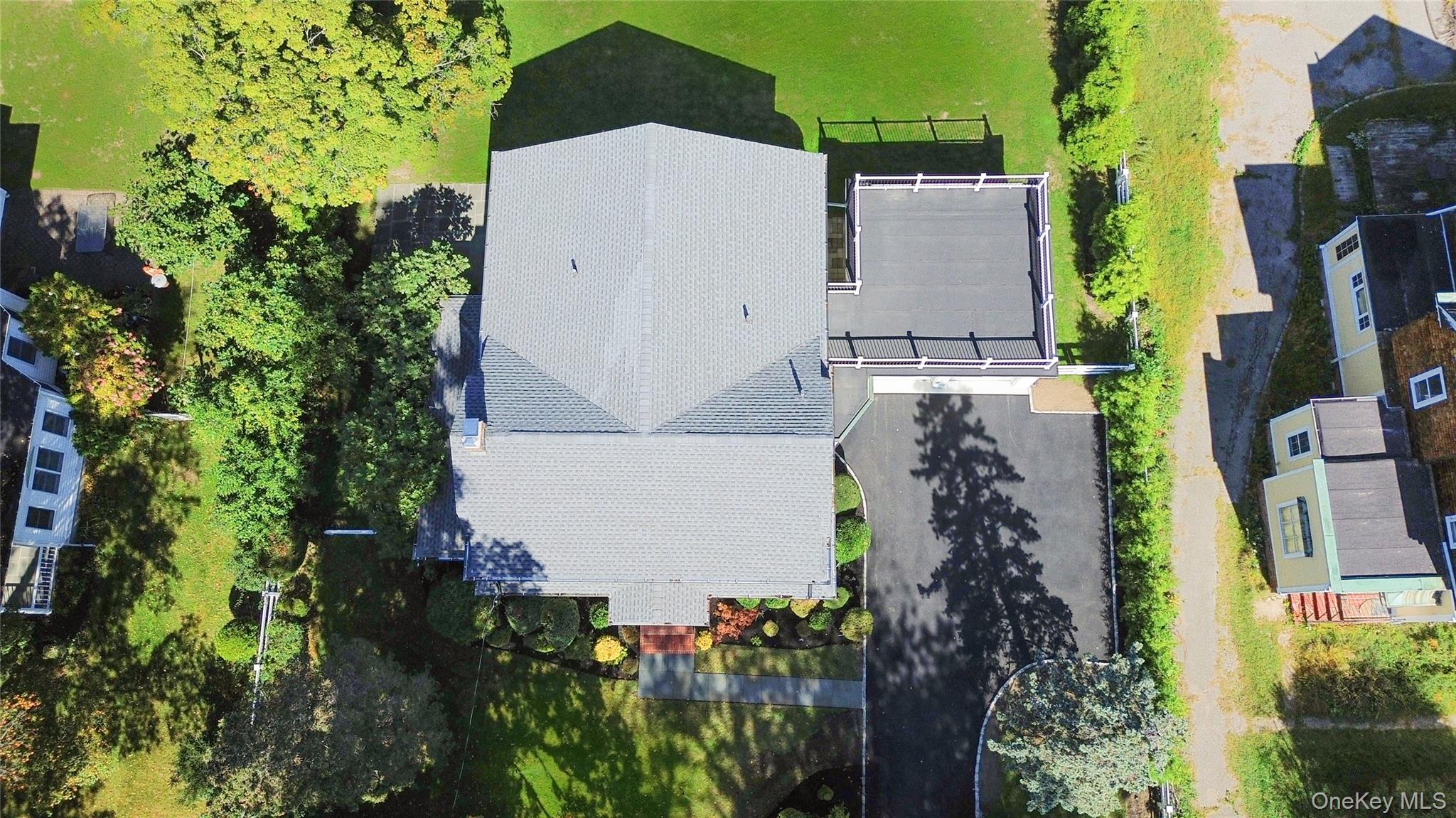 99 Warner Avenue, Roslyn Heights, NY 11577