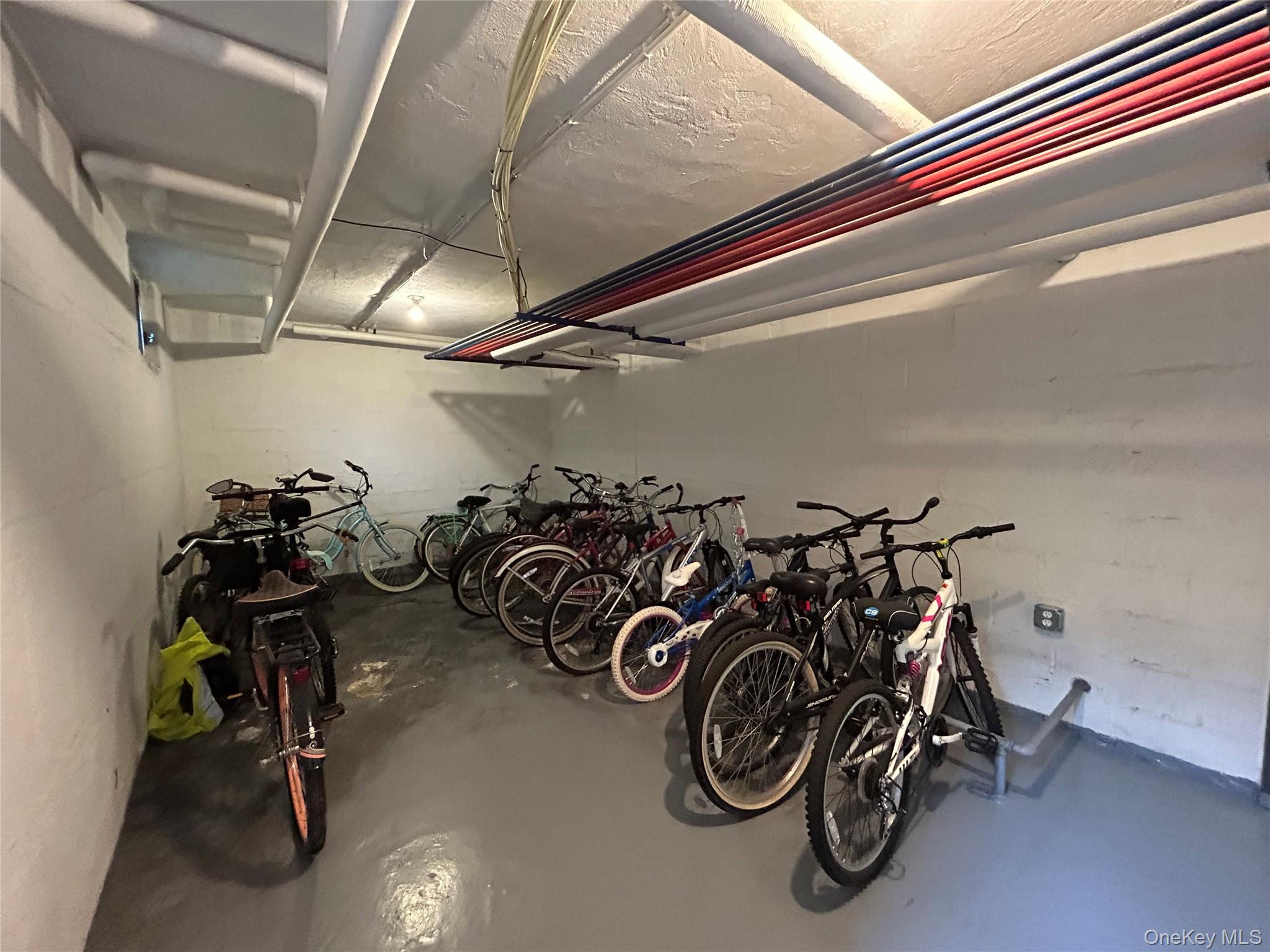 400 Merrick Road # 5A, Rockville Centre, NY 11570