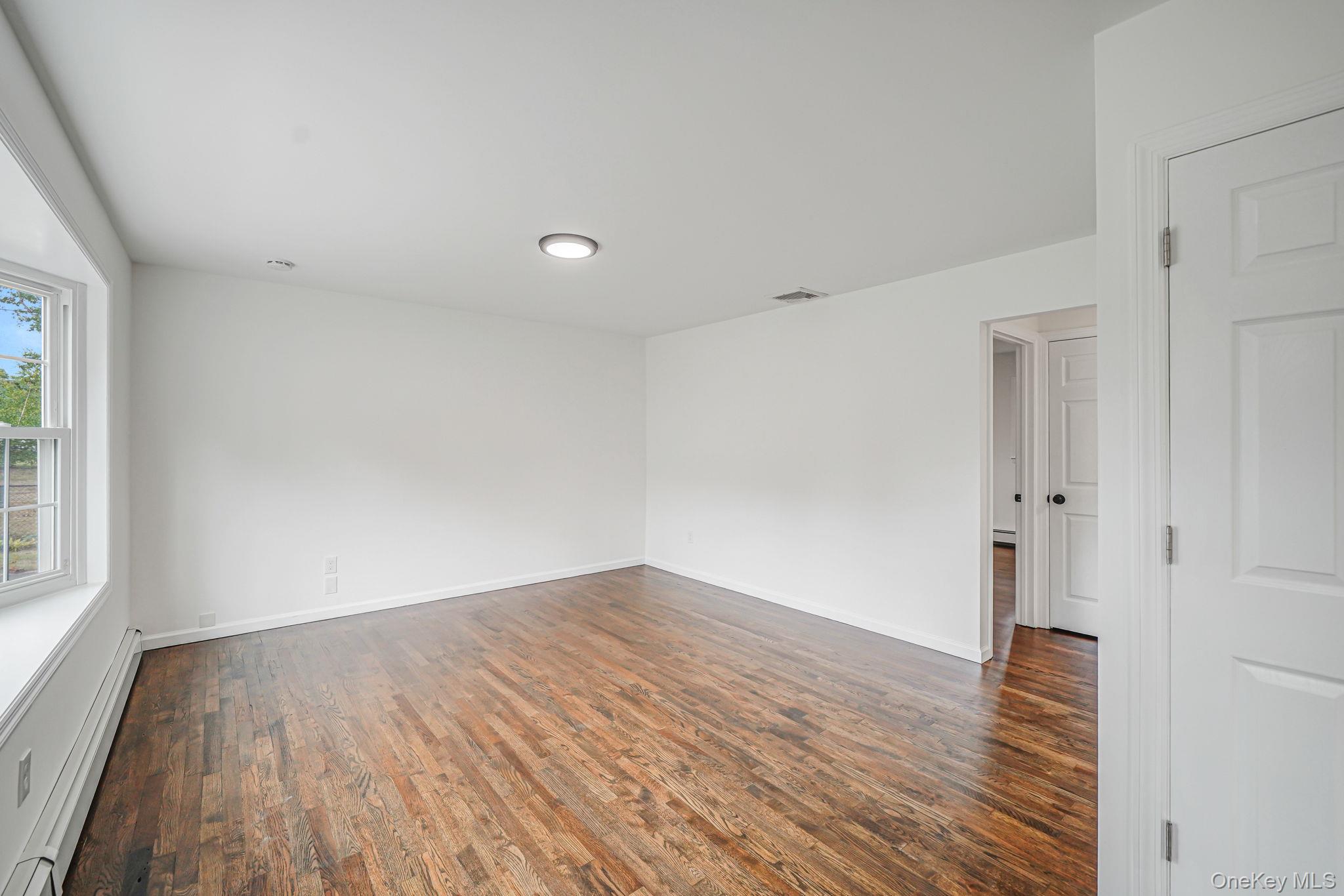 20 Arlington Terrace, Lake Grove, NY 11755