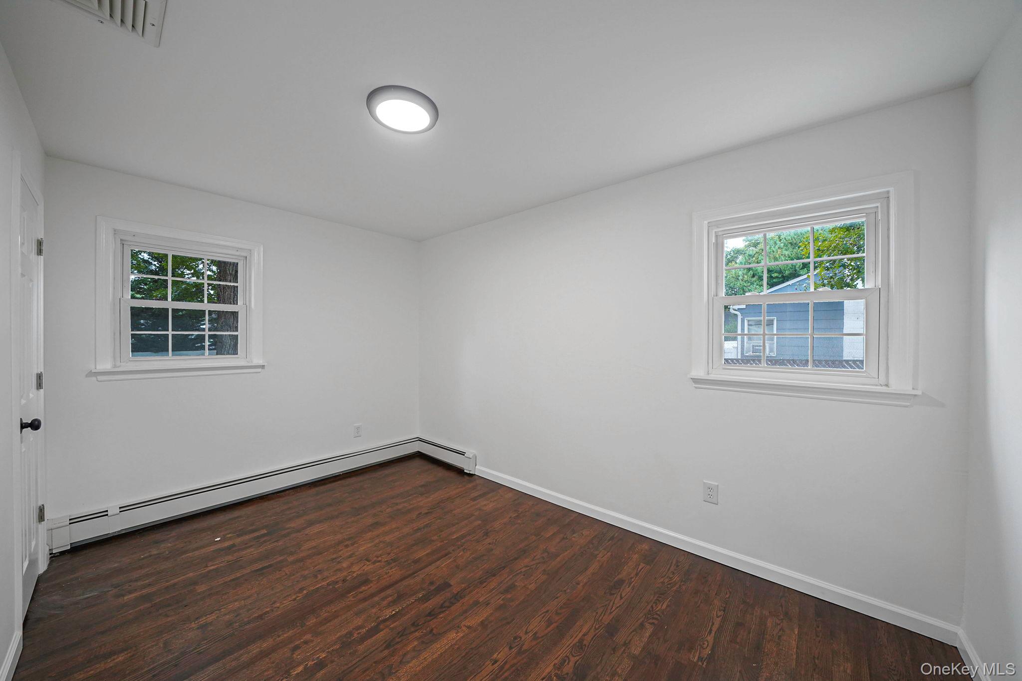 20 Arlington Terrace, Lake Grove, NY 11755