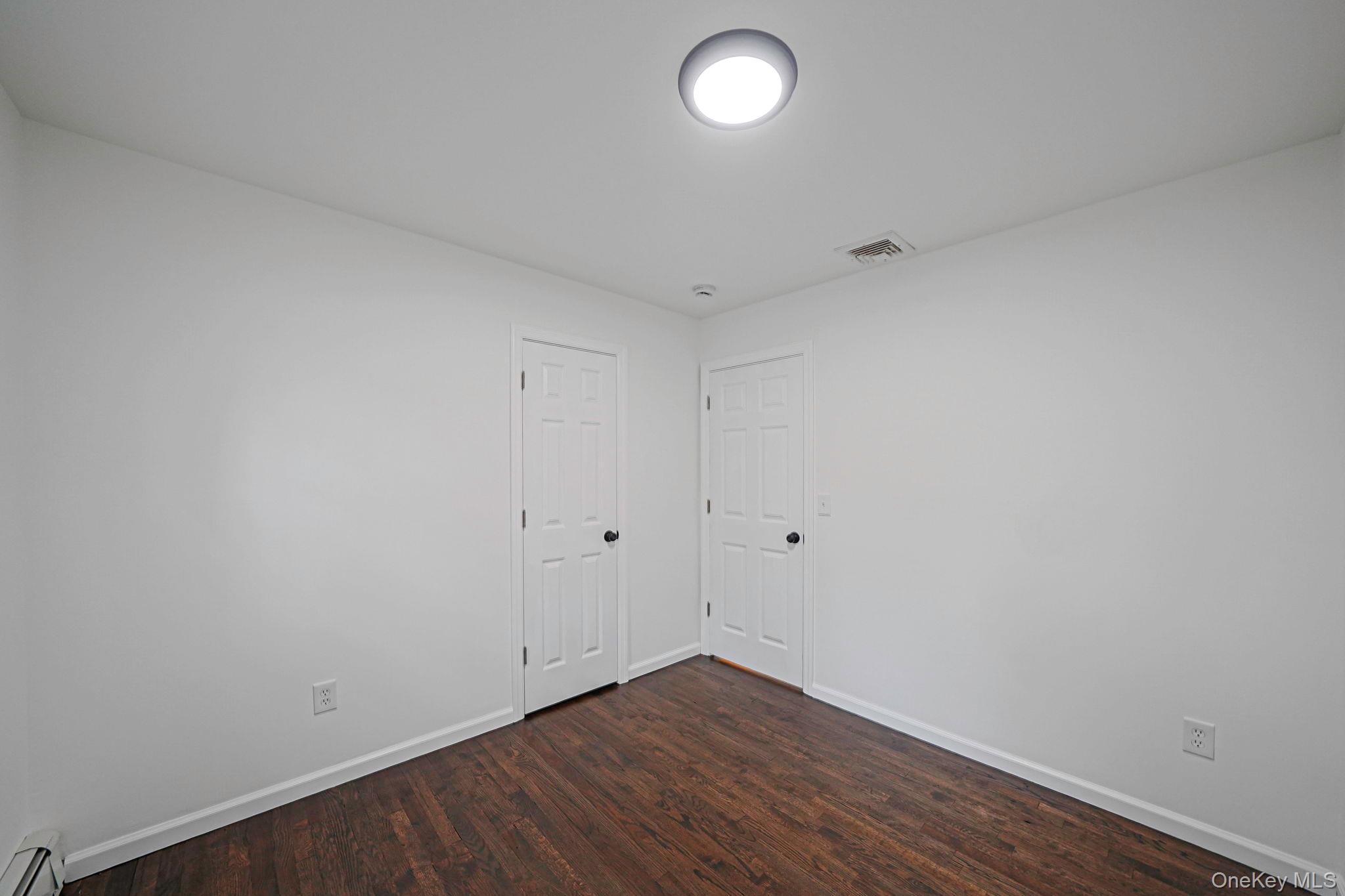 20 Arlington Terrace, Lake Grove, NY 11755