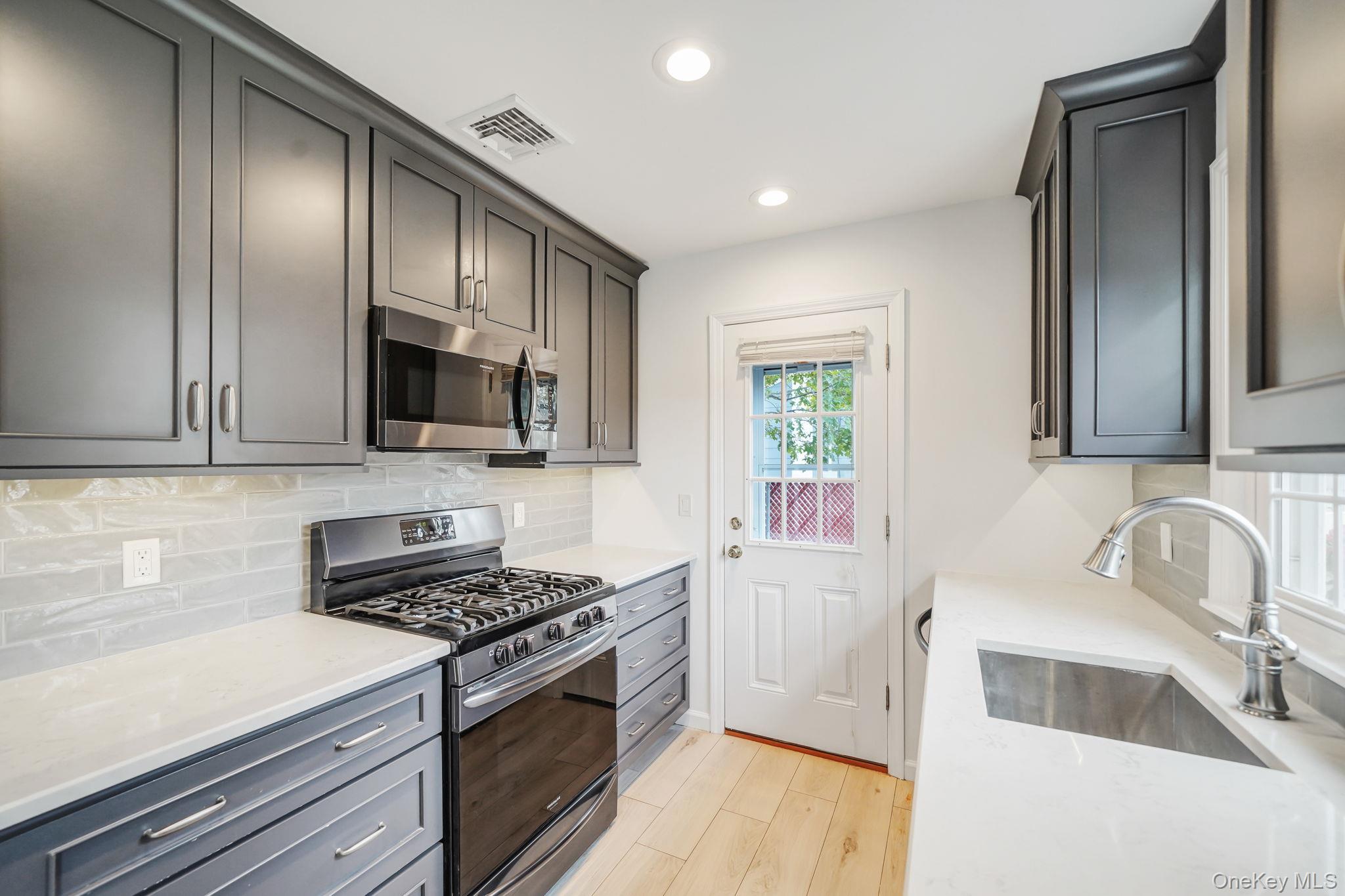 20 Arlington Terrace, Lake Grove, NY 11755