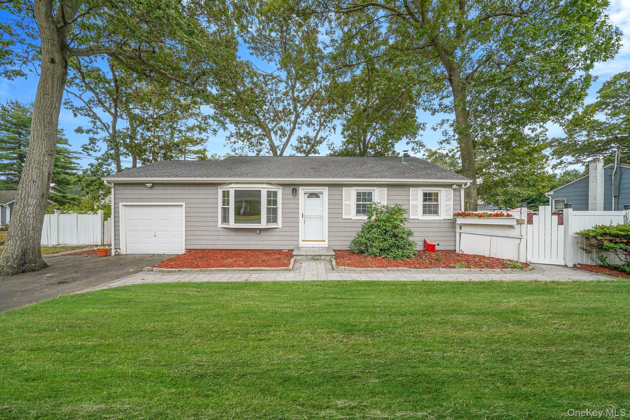 20 Arlington Terrace, Lake Grove, NY 11755