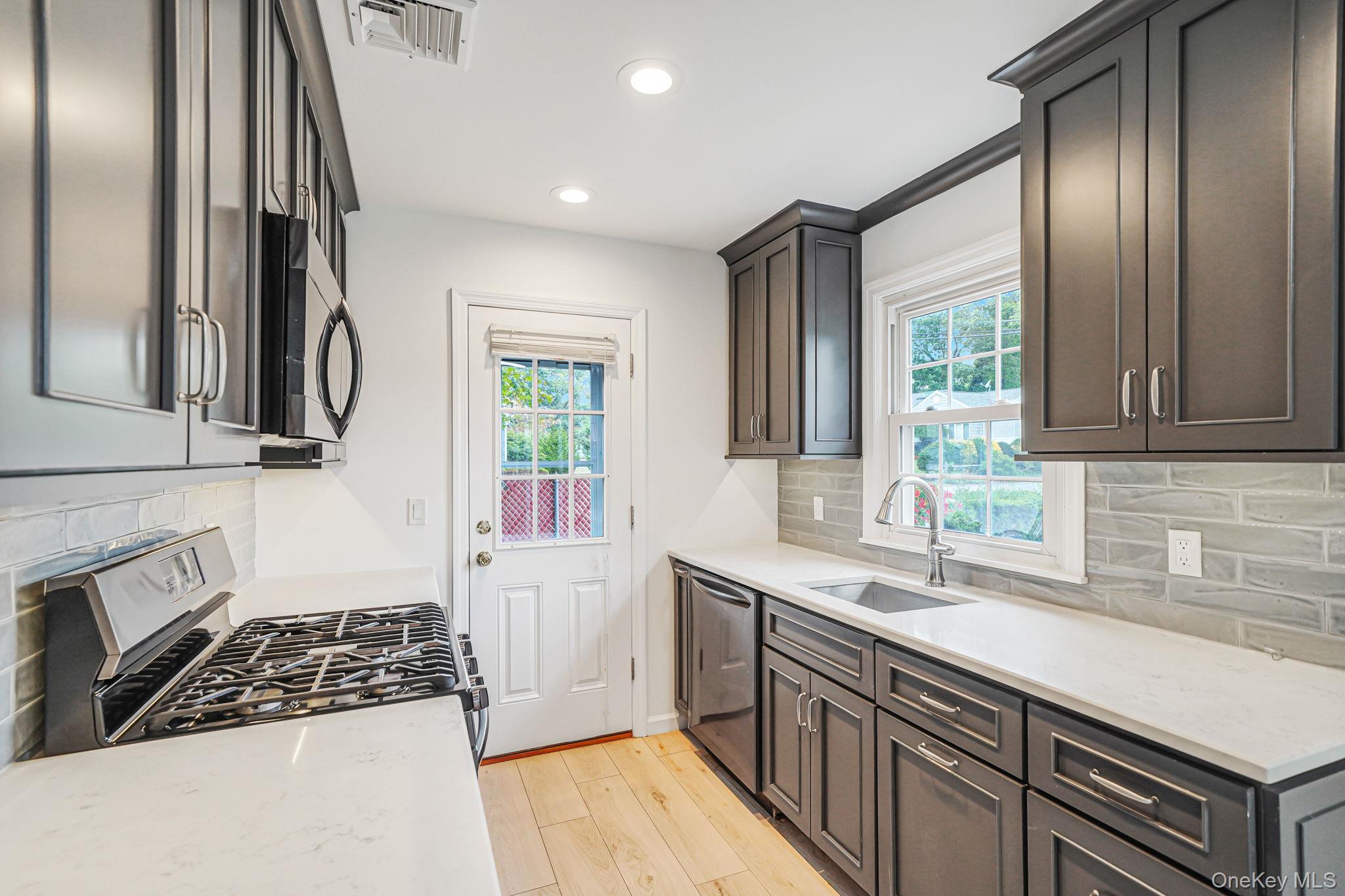 20 Arlington Terrace, Lake Grove, NY 11755