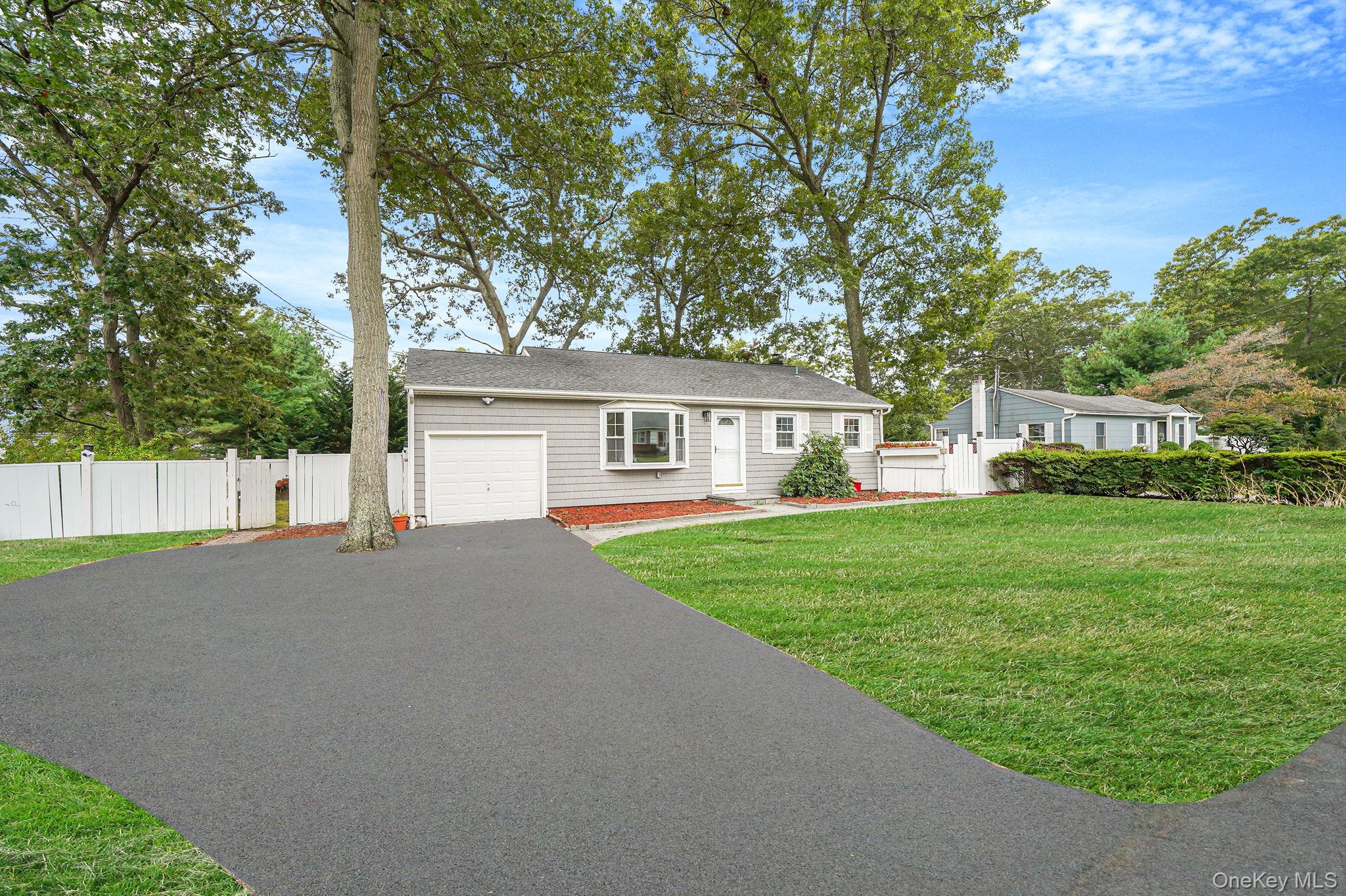 20 Arlington Terrace, Lake Grove, NY 11755