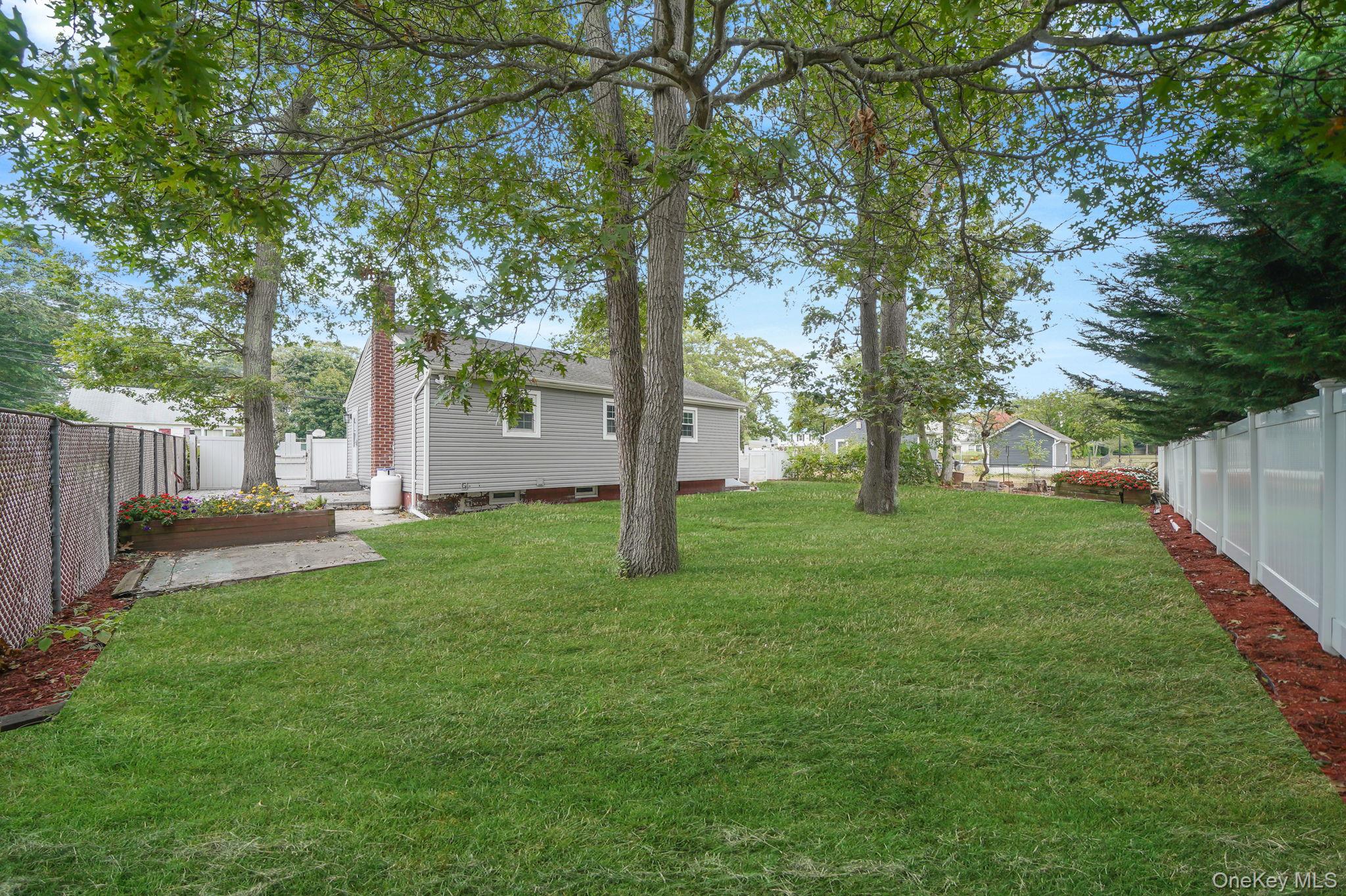 20 Arlington Terrace, Lake Grove, NY 11755