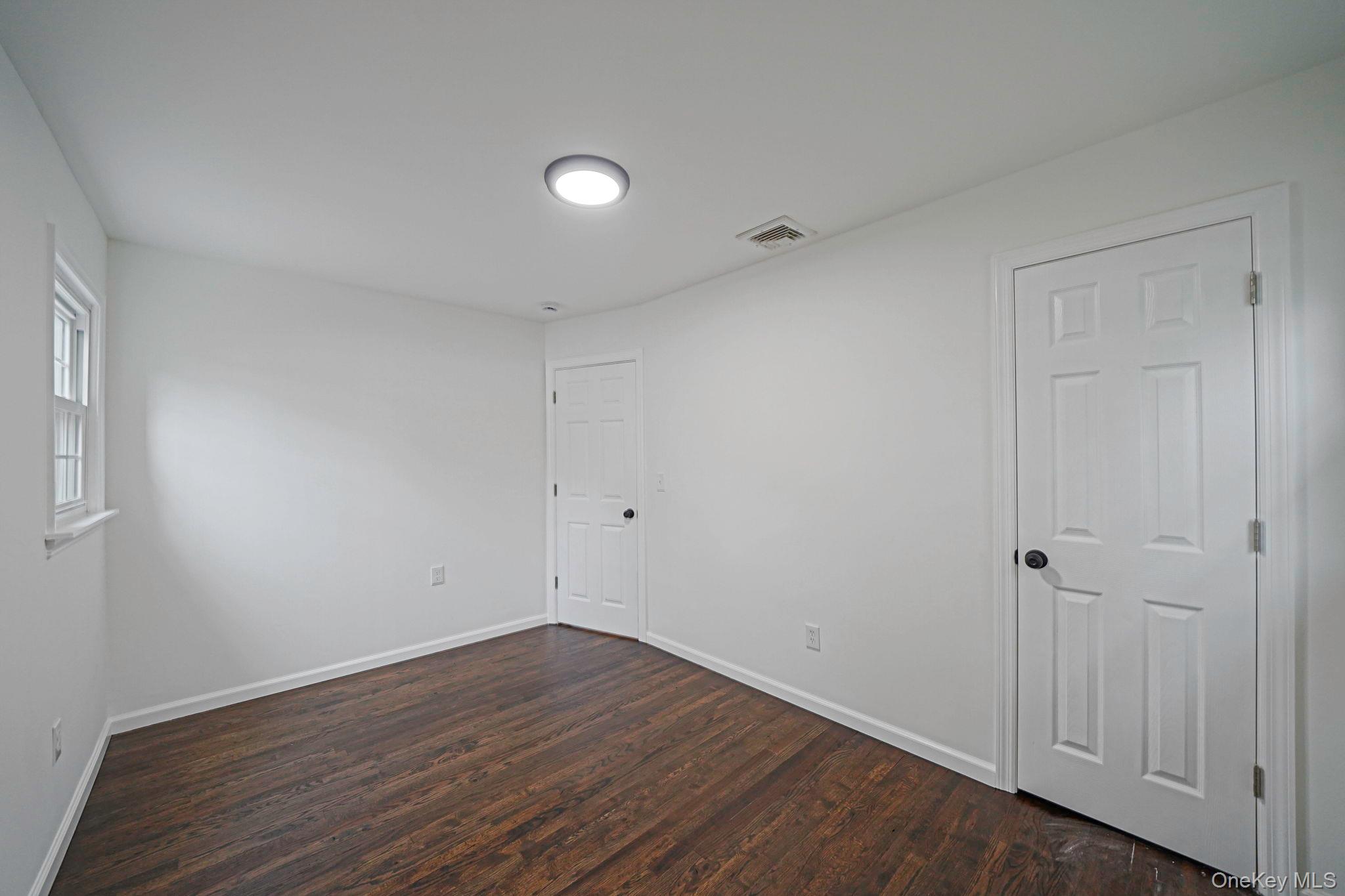 20 Arlington Terrace, Lake Grove, NY 11755