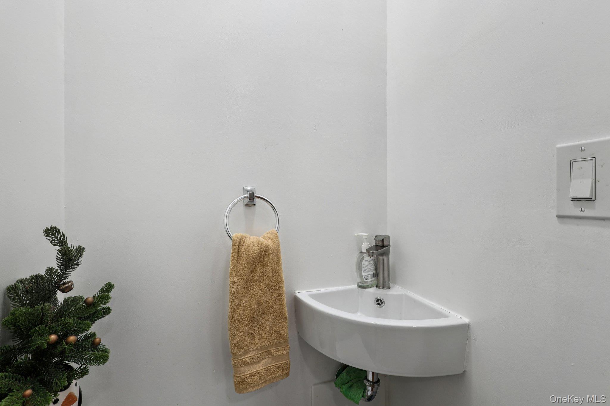 374 Miller Avenue, Freeport, NY 11520