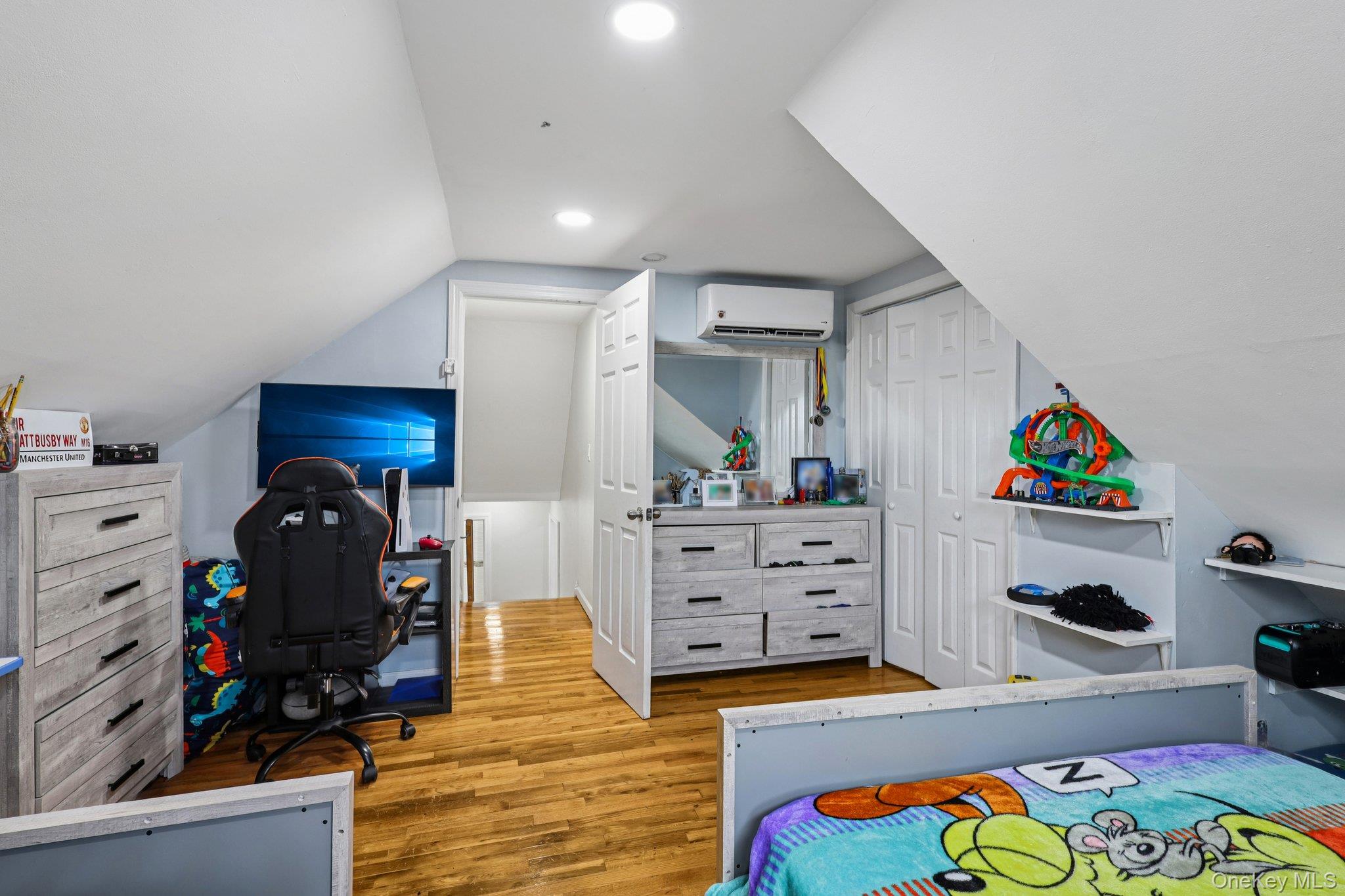 374 Miller Avenue, Freeport, NY 11520