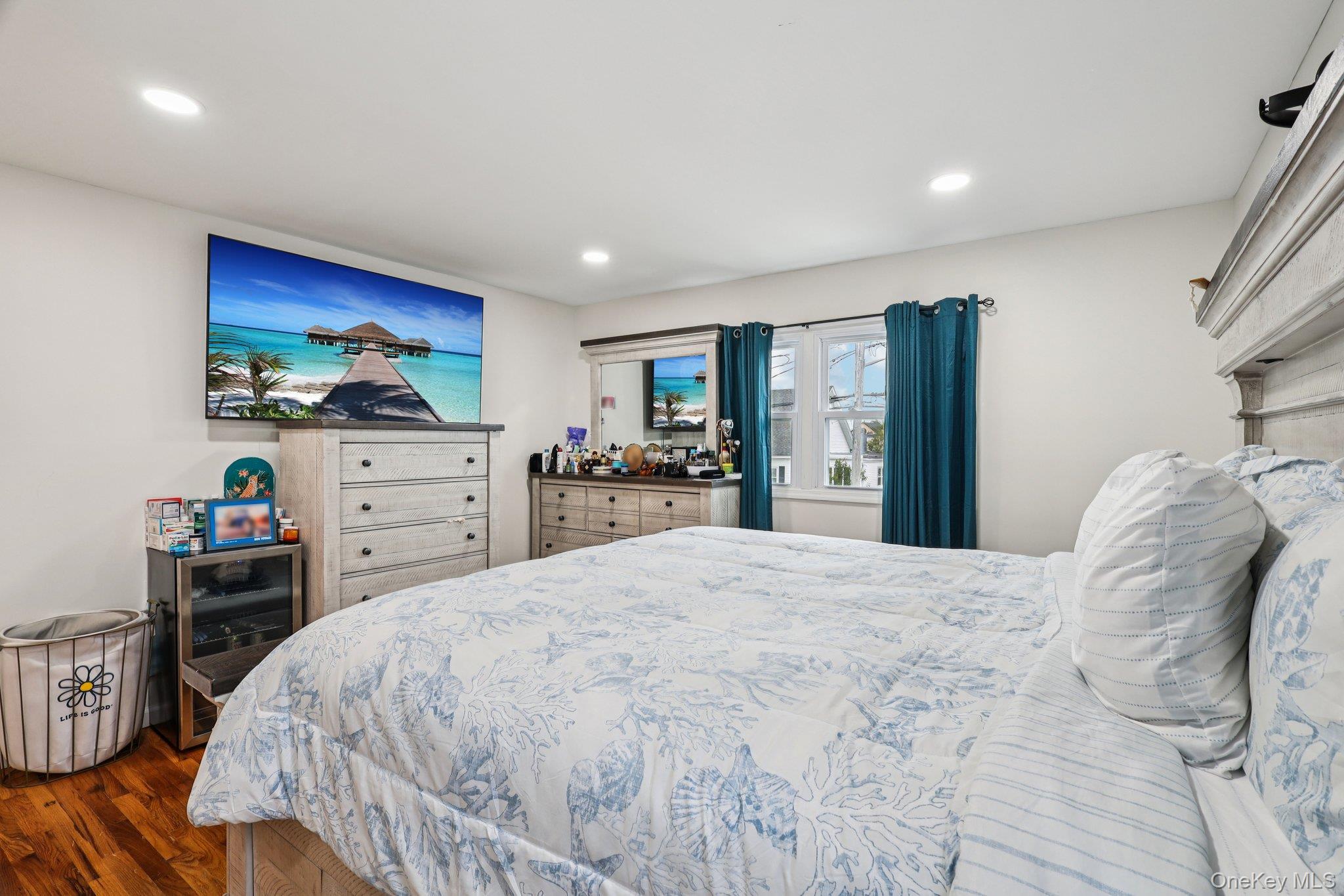 374 Miller Avenue, Freeport, NY 11520