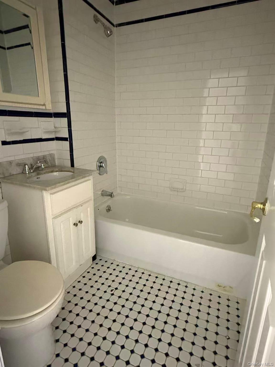 1624 Summerfield Street # 1R,2R,2L, Ridgewood, NY 11385