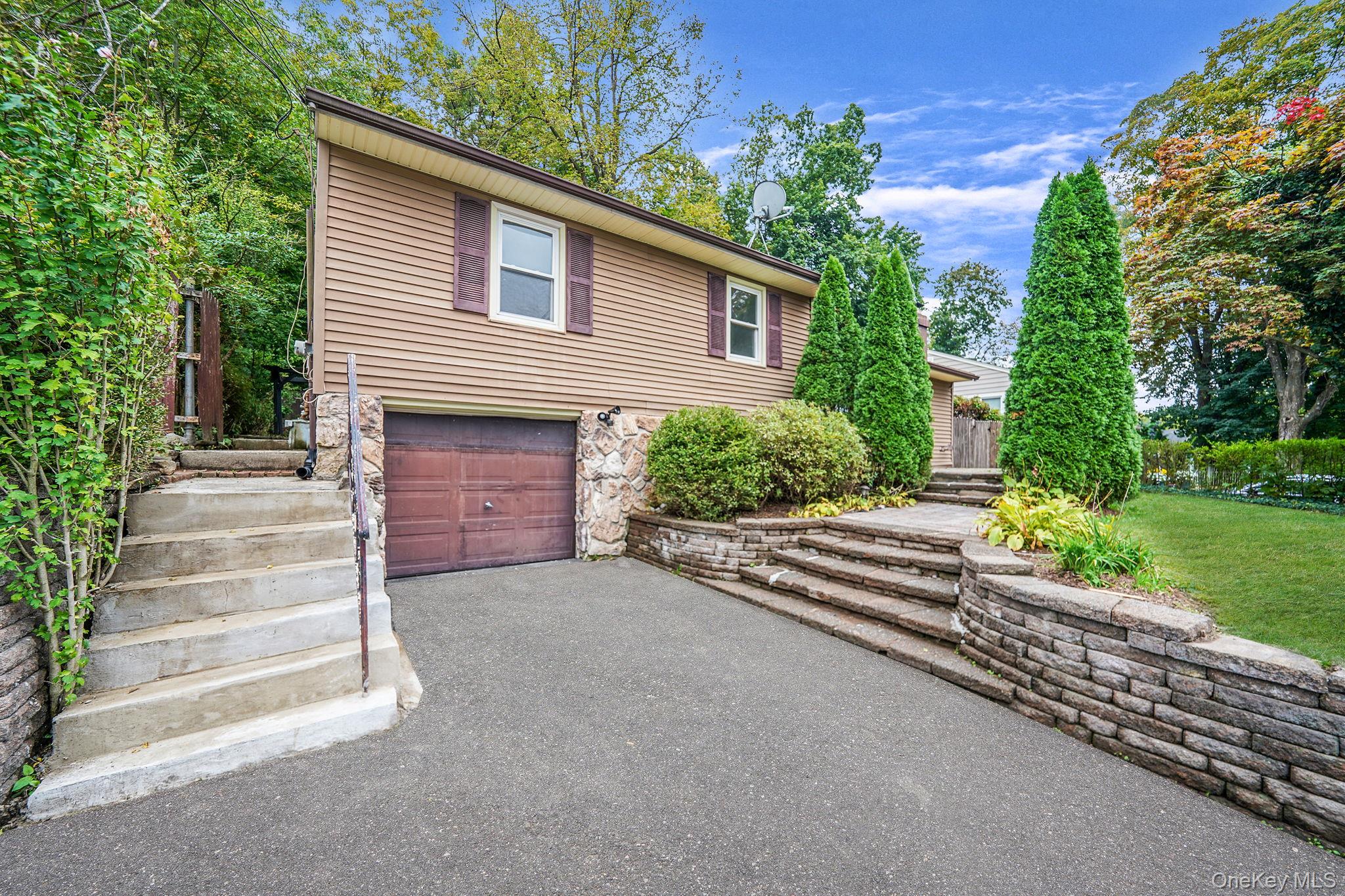 16 Sheridan Avenue, Sloatsburg, NY 10974