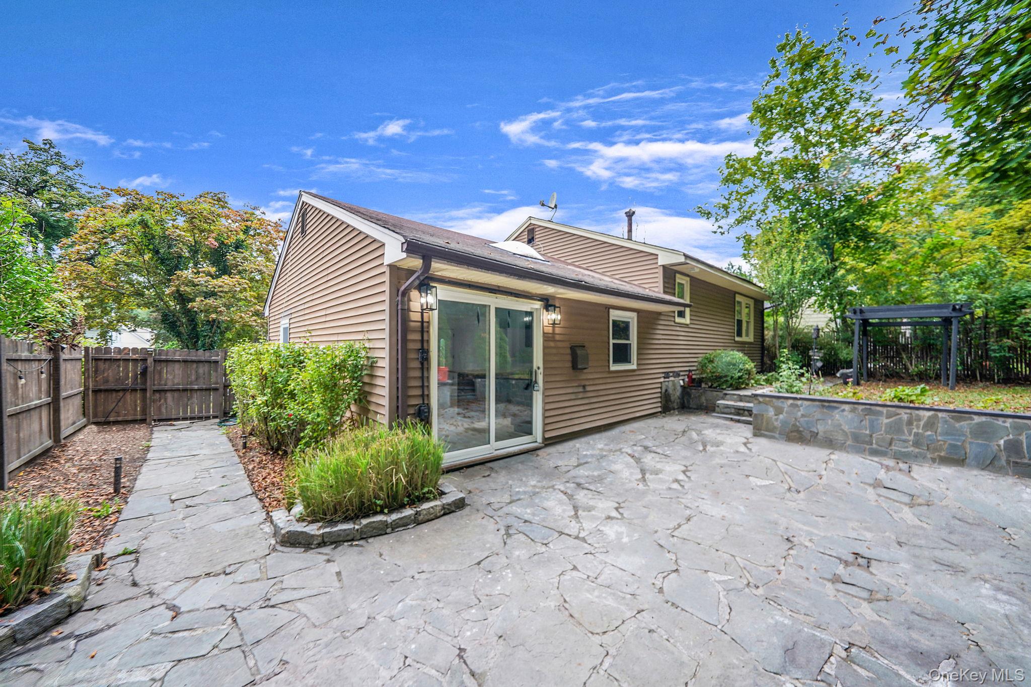 16 Sheridan Avenue, Sloatsburg, NY 10974