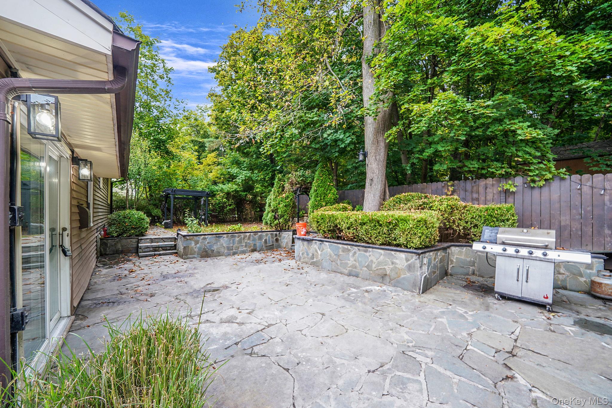 16 Sheridan Avenue, Sloatsburg, NY 10974