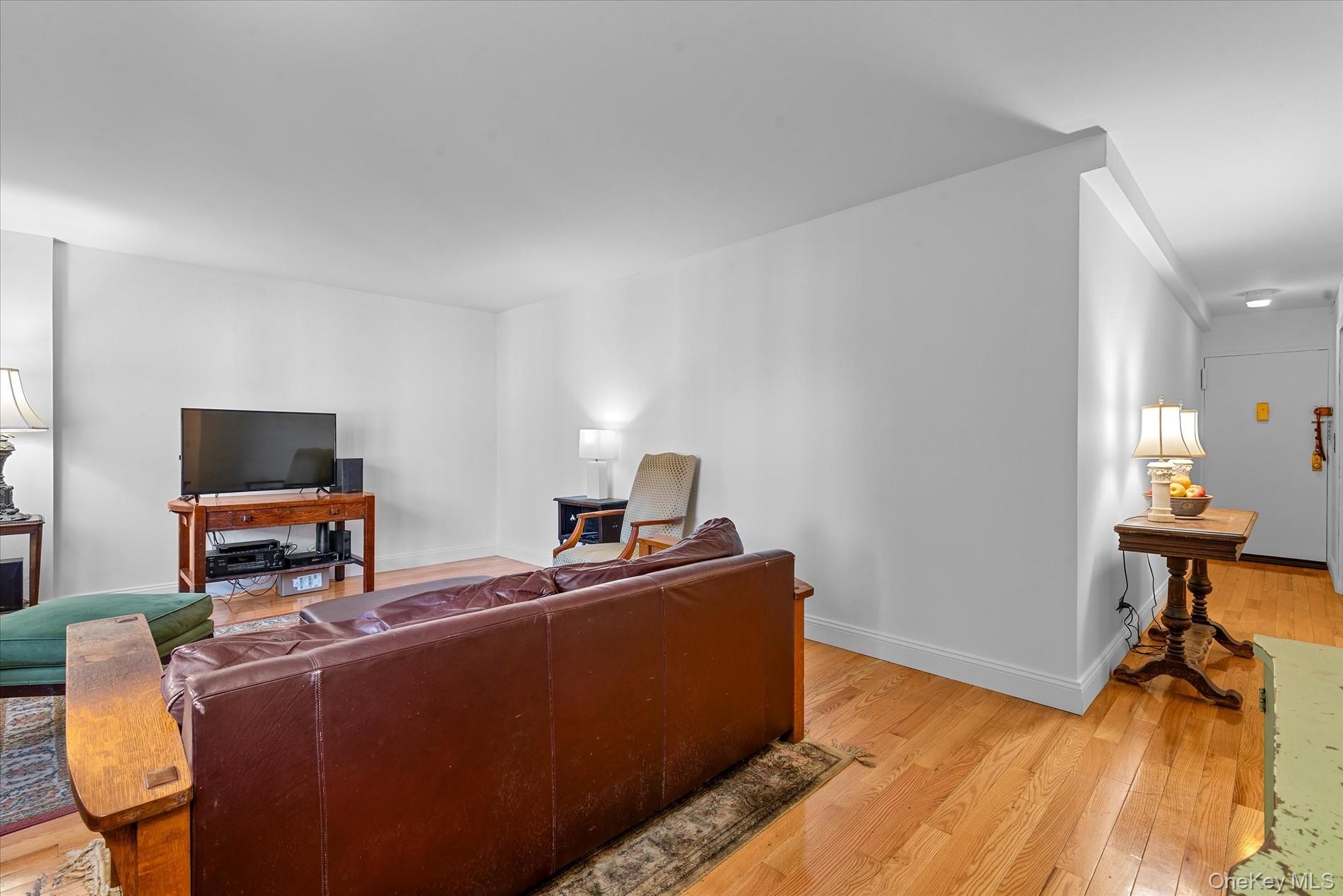 579 West 215 Street # 2F, New York (Manhattan), NY 10034