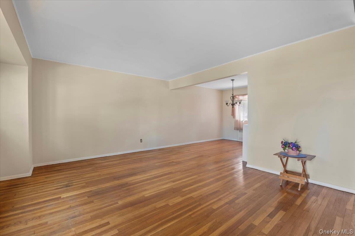 15 Alma Lane, Plainview, NY 11803