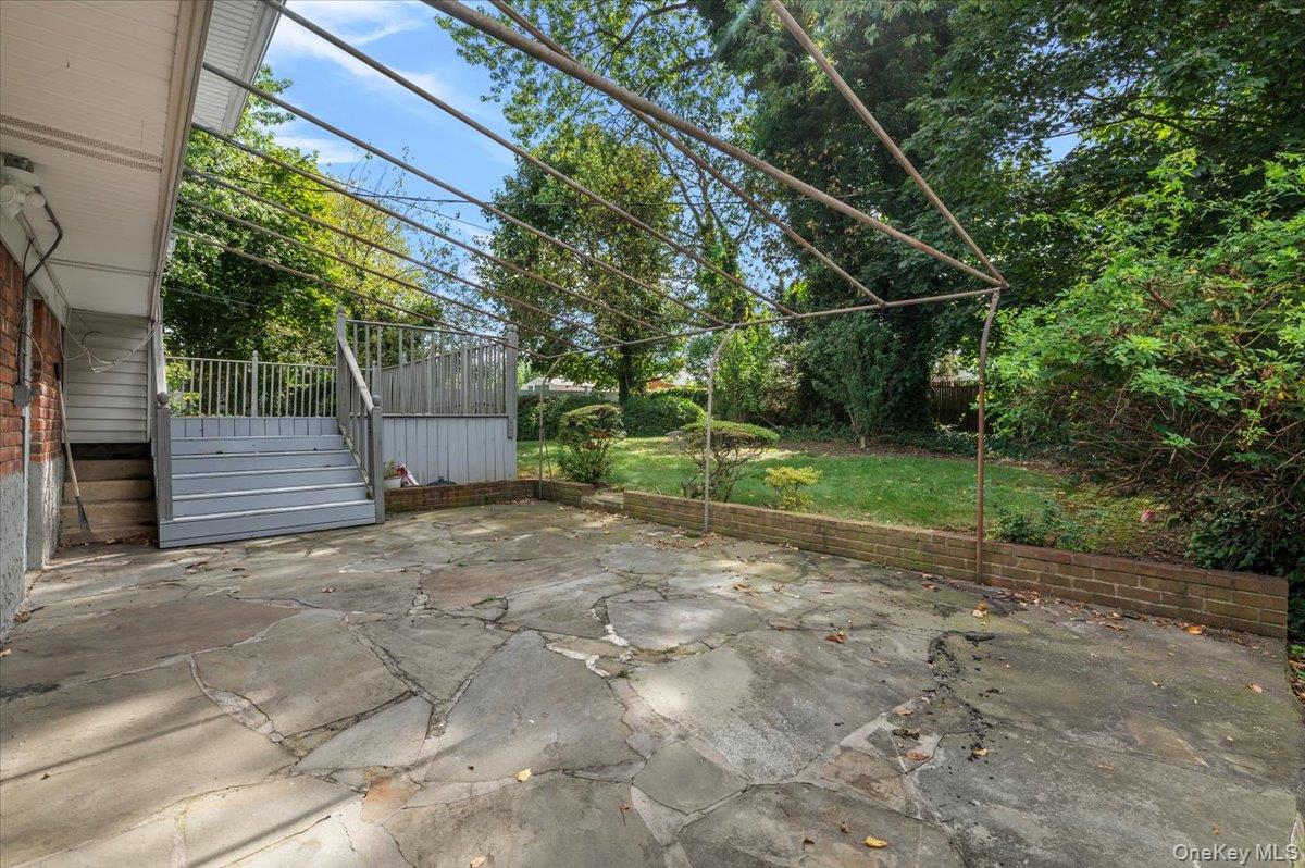 15 Alma Lane, Plainview, NY 11803