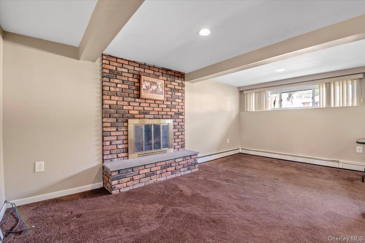 15 Alma Lane, Plainview, NY 11803