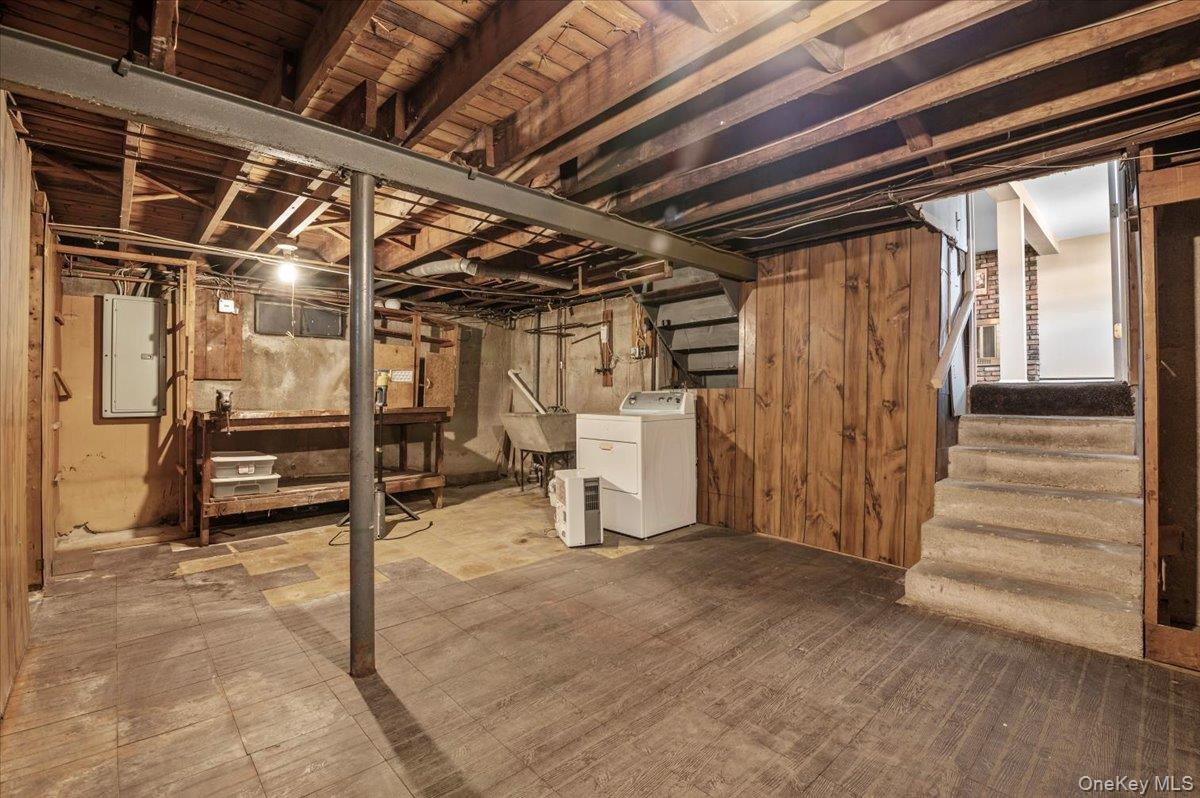 15 Alma Lane, Plainview, NY 11803