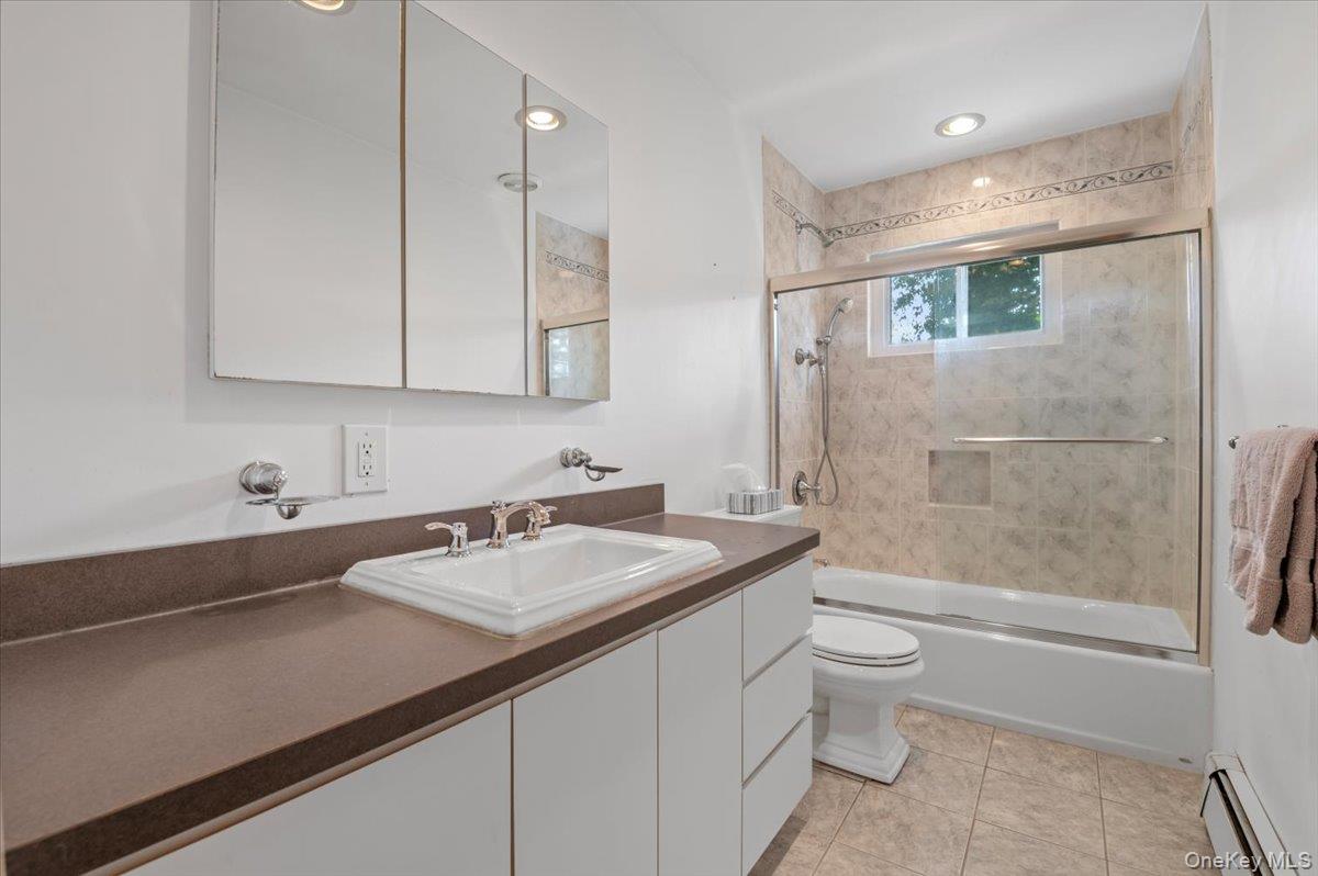 15 Alma Lane, Plainview, NY 11803