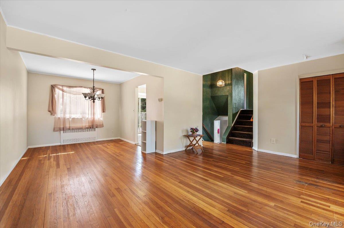 15 Alma Lane, Plainview, NY 11803