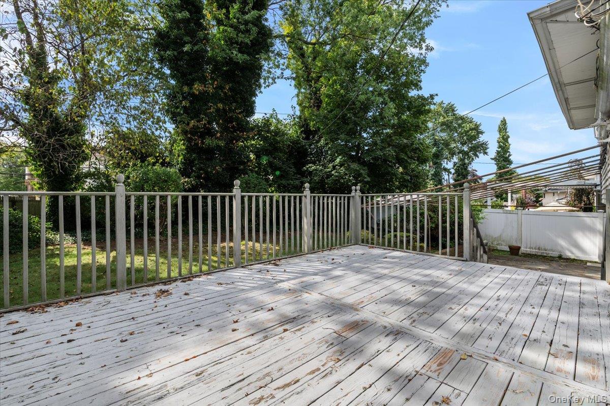 15 Alma Lane, Plainview, NY 11803