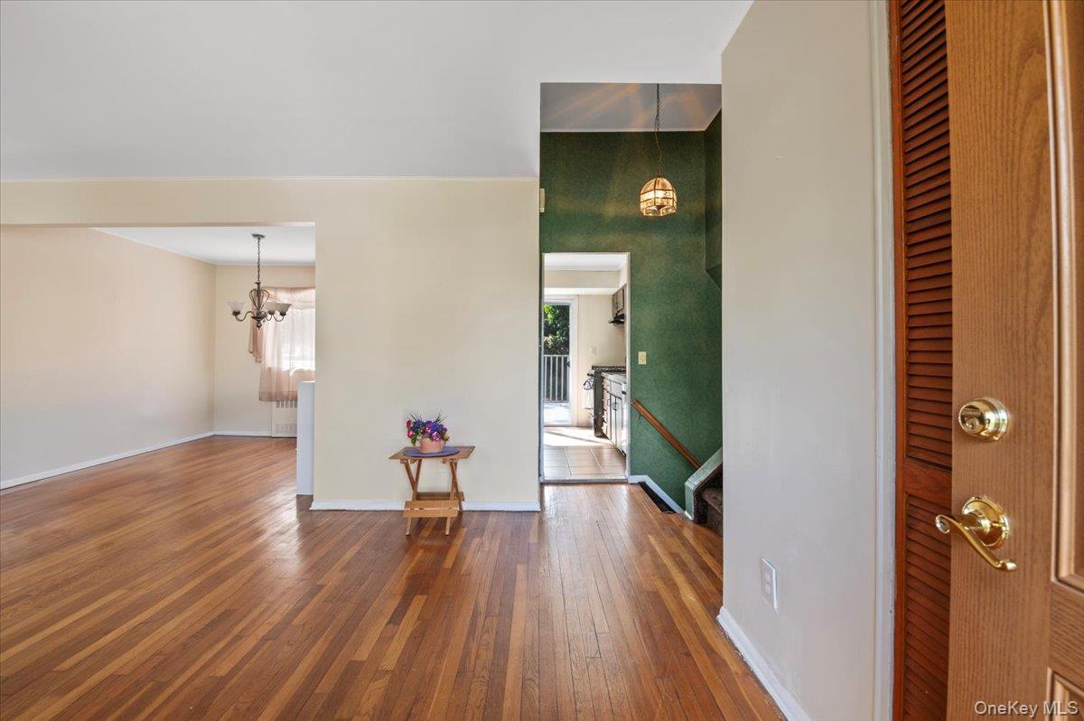 15 Alma Lane, Plainview, NY 11803