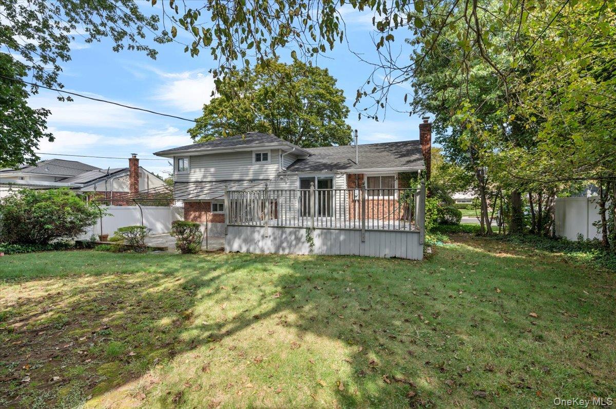 15 Alma Lane, Plainview, NY 11803