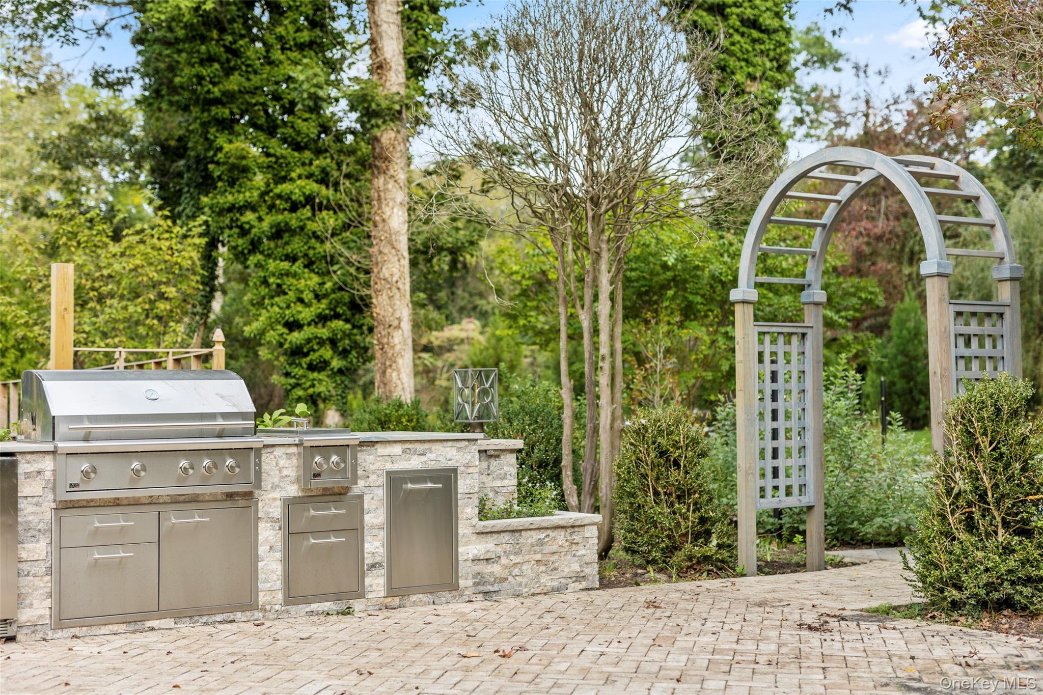 7 Smith Lane, Nissequogue, NY 11780