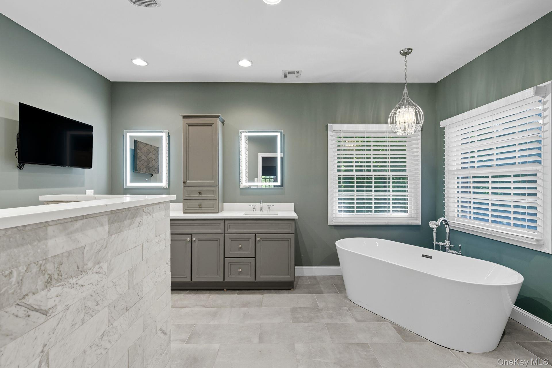 20 Mill Road, Lloyd Harbor, NY 11743