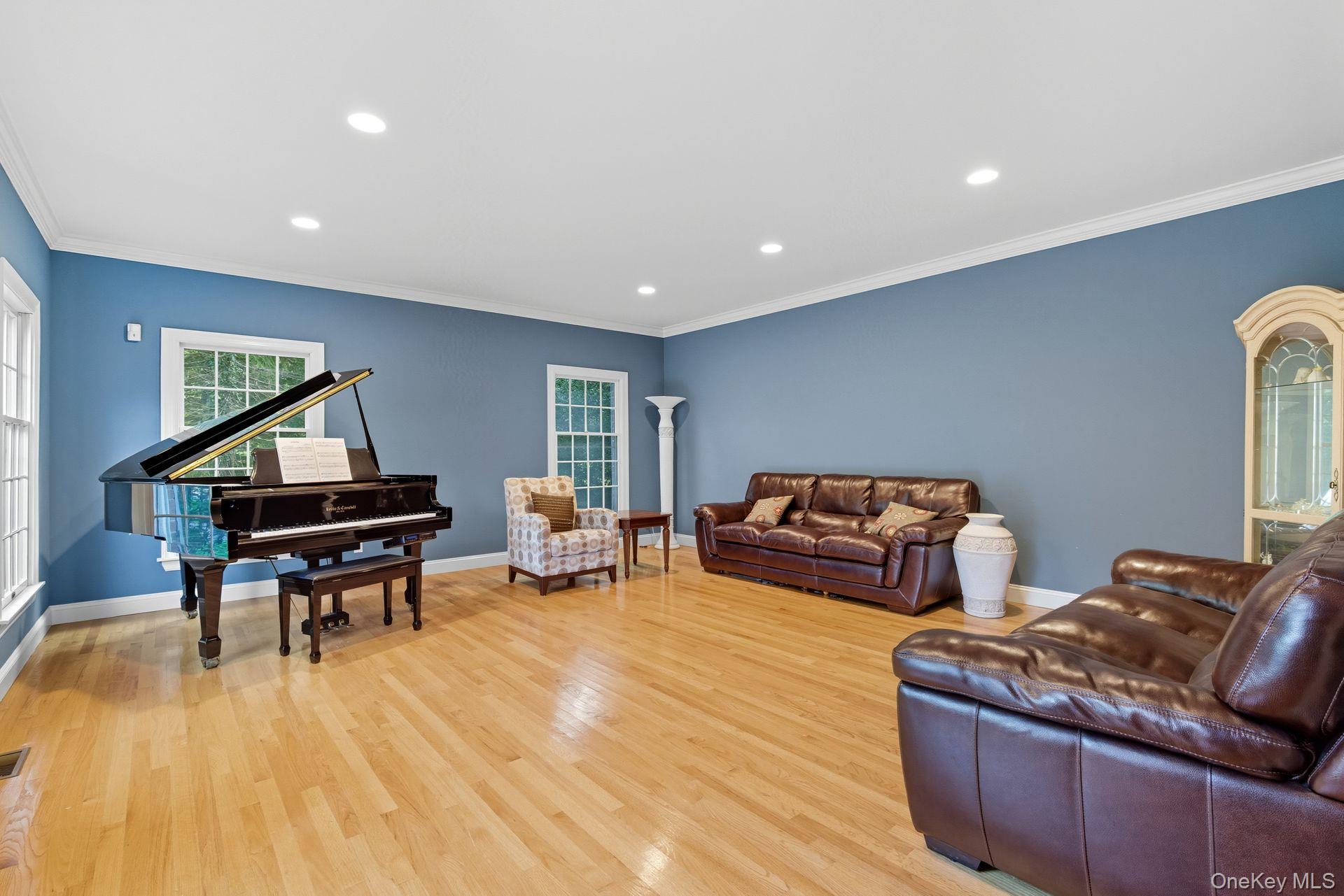 20 Mill Road, Lloyd Harbor, NY 11743