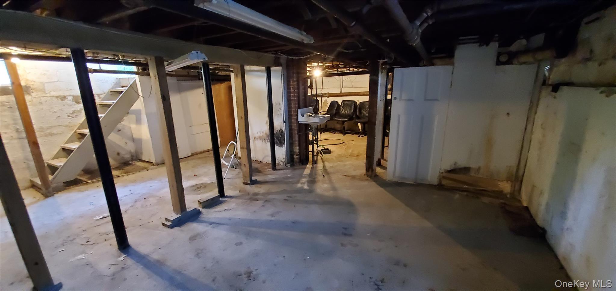 83 Kraemer Street, Hicksville, NY 11801