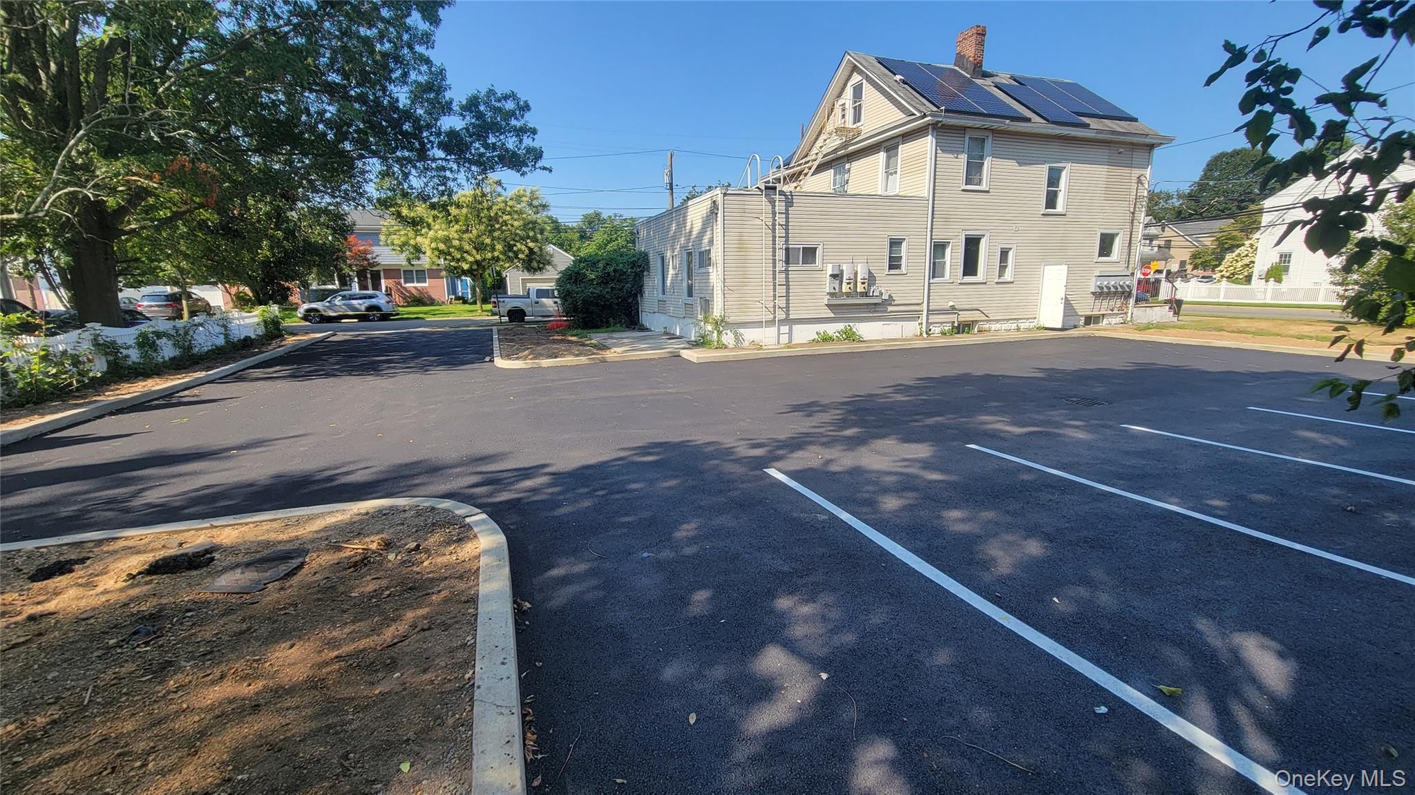 83 Kraemer Street, Hicksville, NY 11801