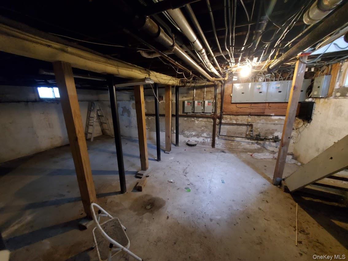 83 Kraemer Street, Hicksville, NY 11801