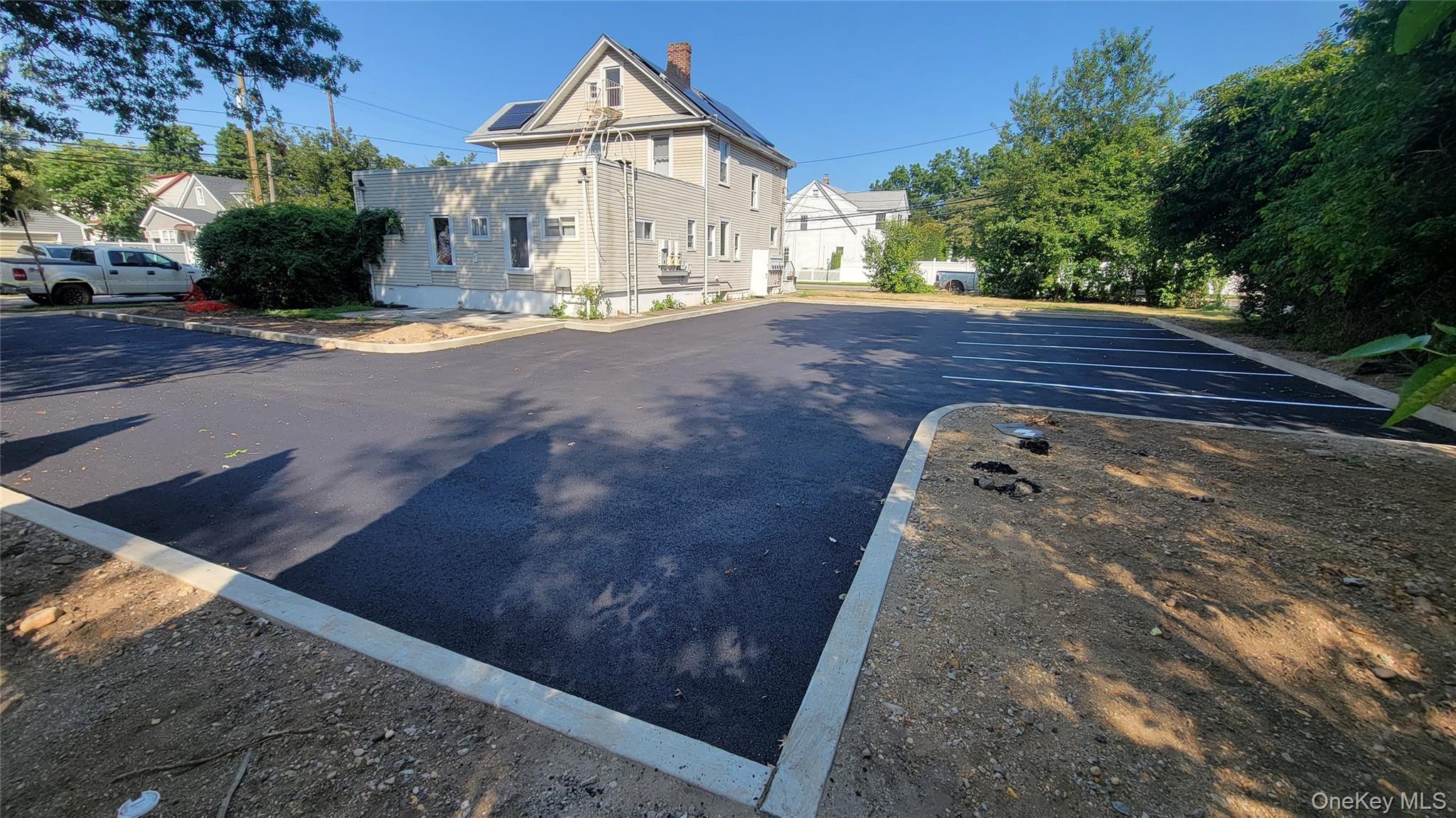 83 Kraemer Street, Hicksville, NY 11801