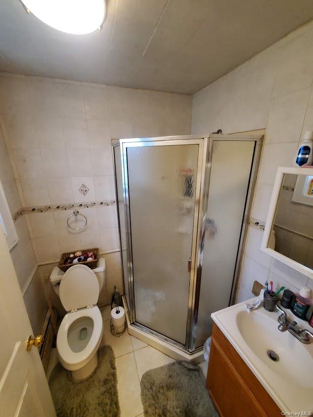 83 Kraemer Street, Hicksville, NY 11801