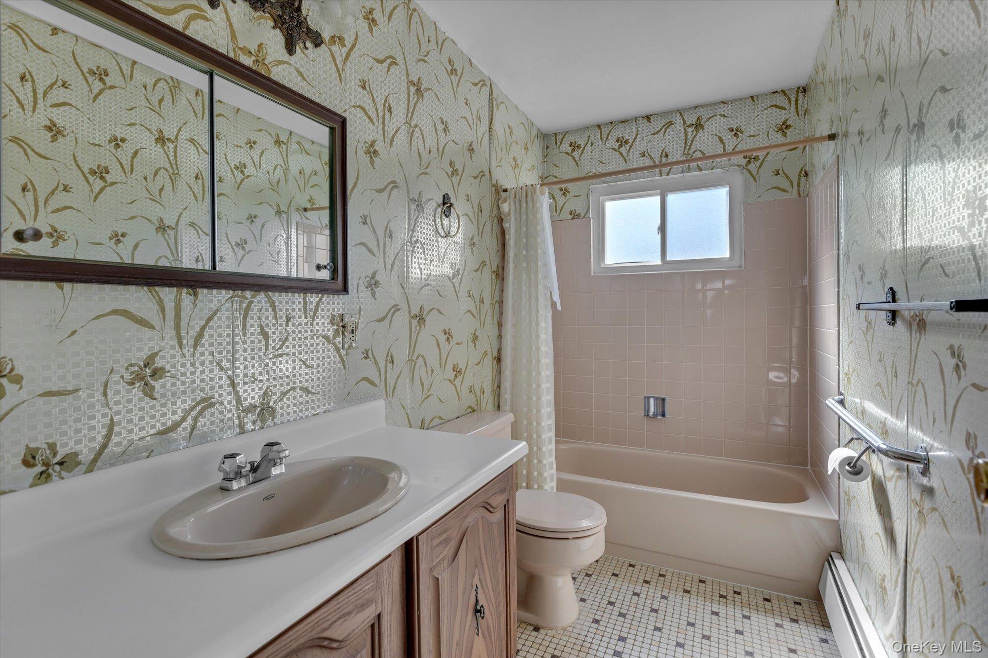 282 N Oak Street, Massapequa, NY 11758