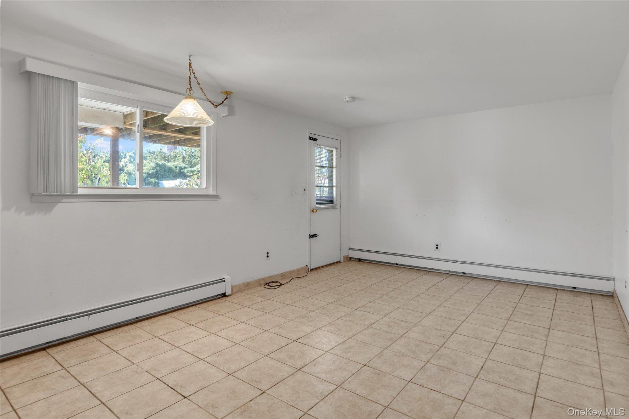 282 N Oak Street, Massapequa, NY 11758