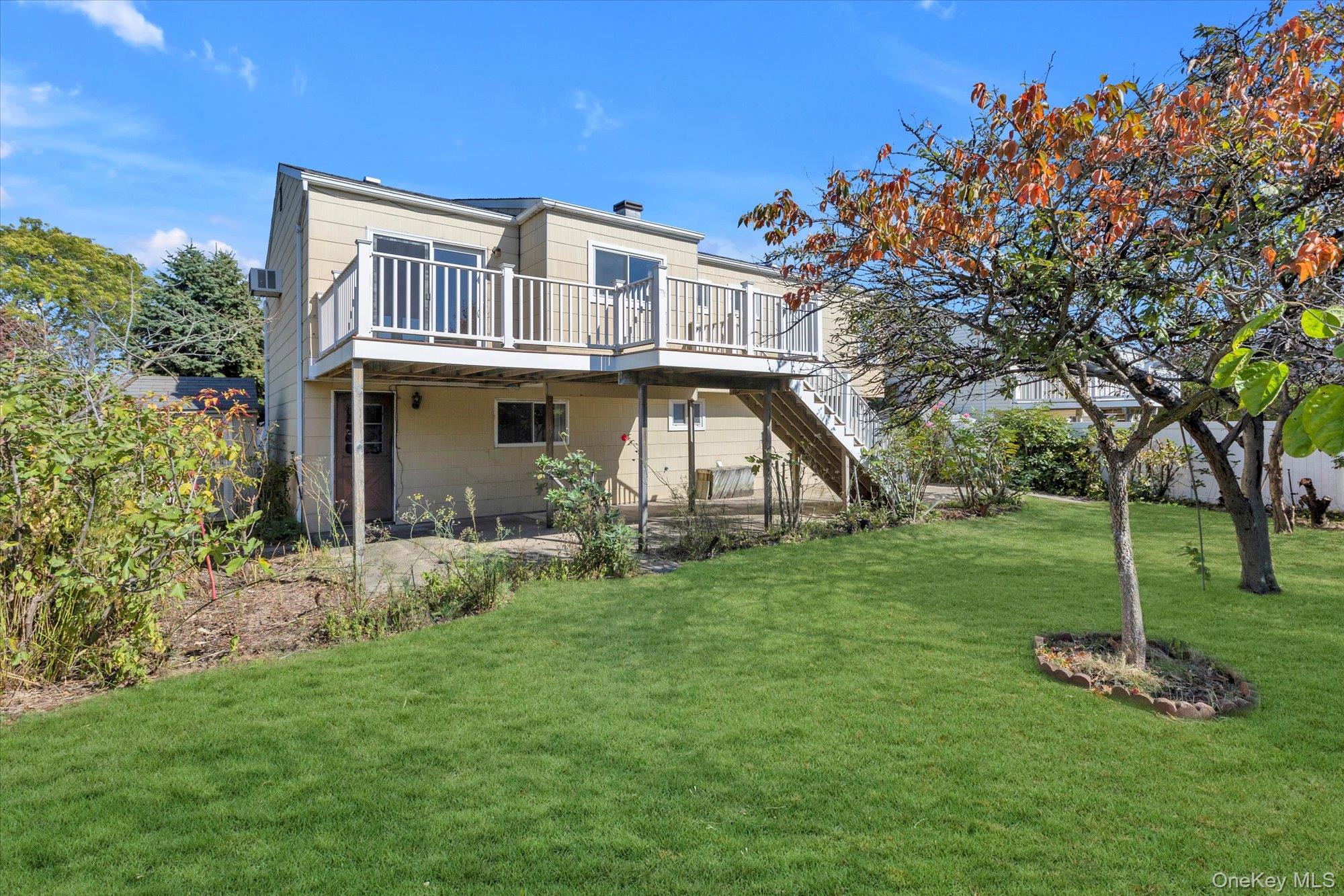 282 N Oak Street, Massapequa, NY 11758