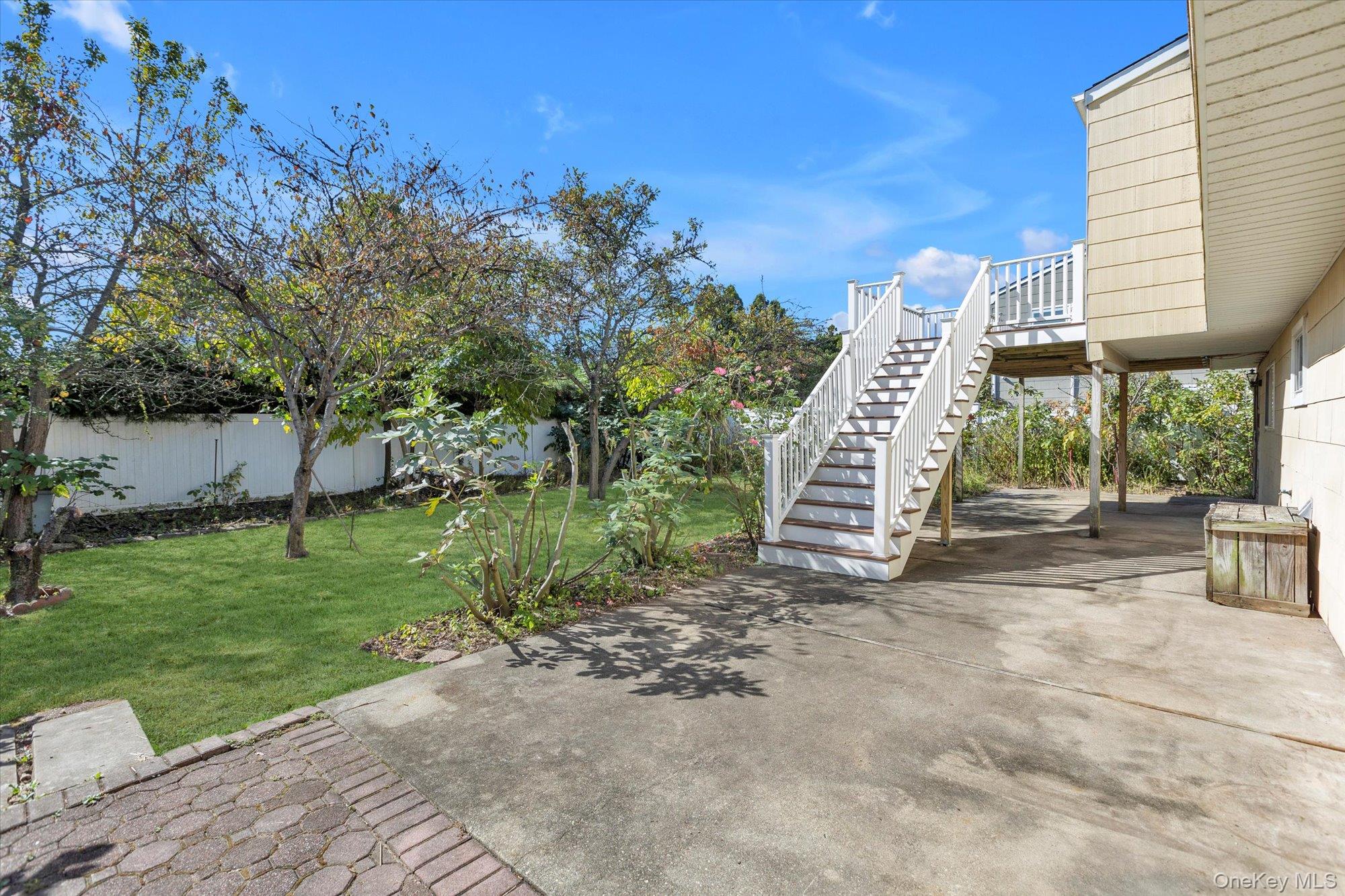 282 N Oak Street, Massapequa, NY 11758