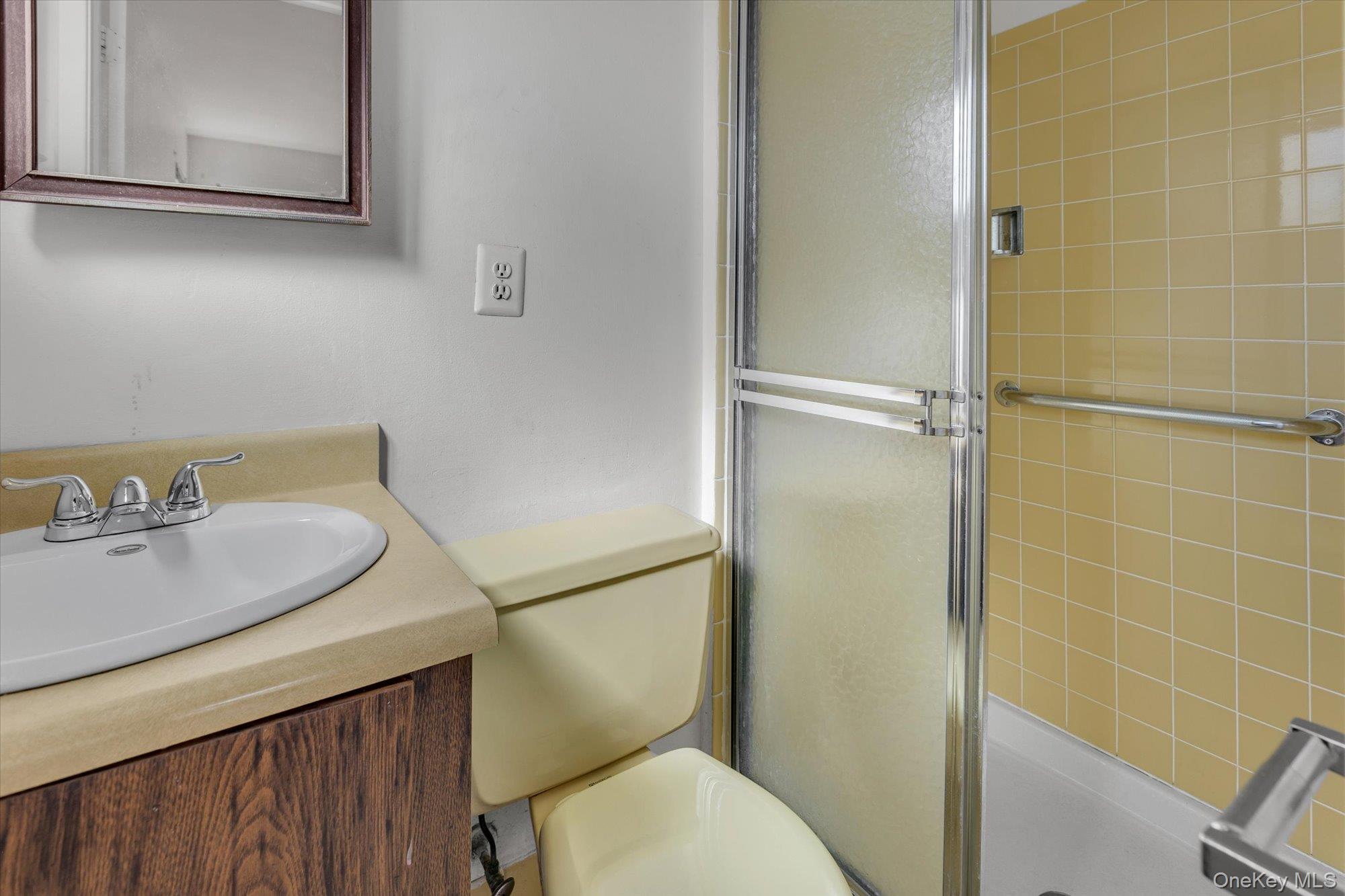 282 N Oak Street, Massapequa, NY 11758