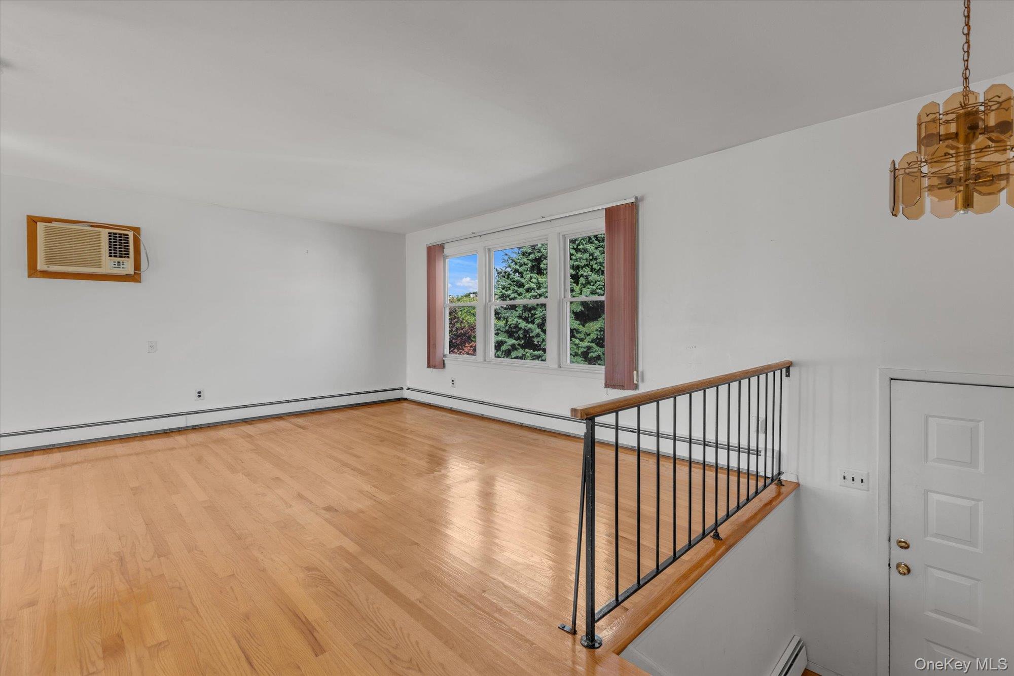 282 N Oak Street, Massapequa, NY 11758