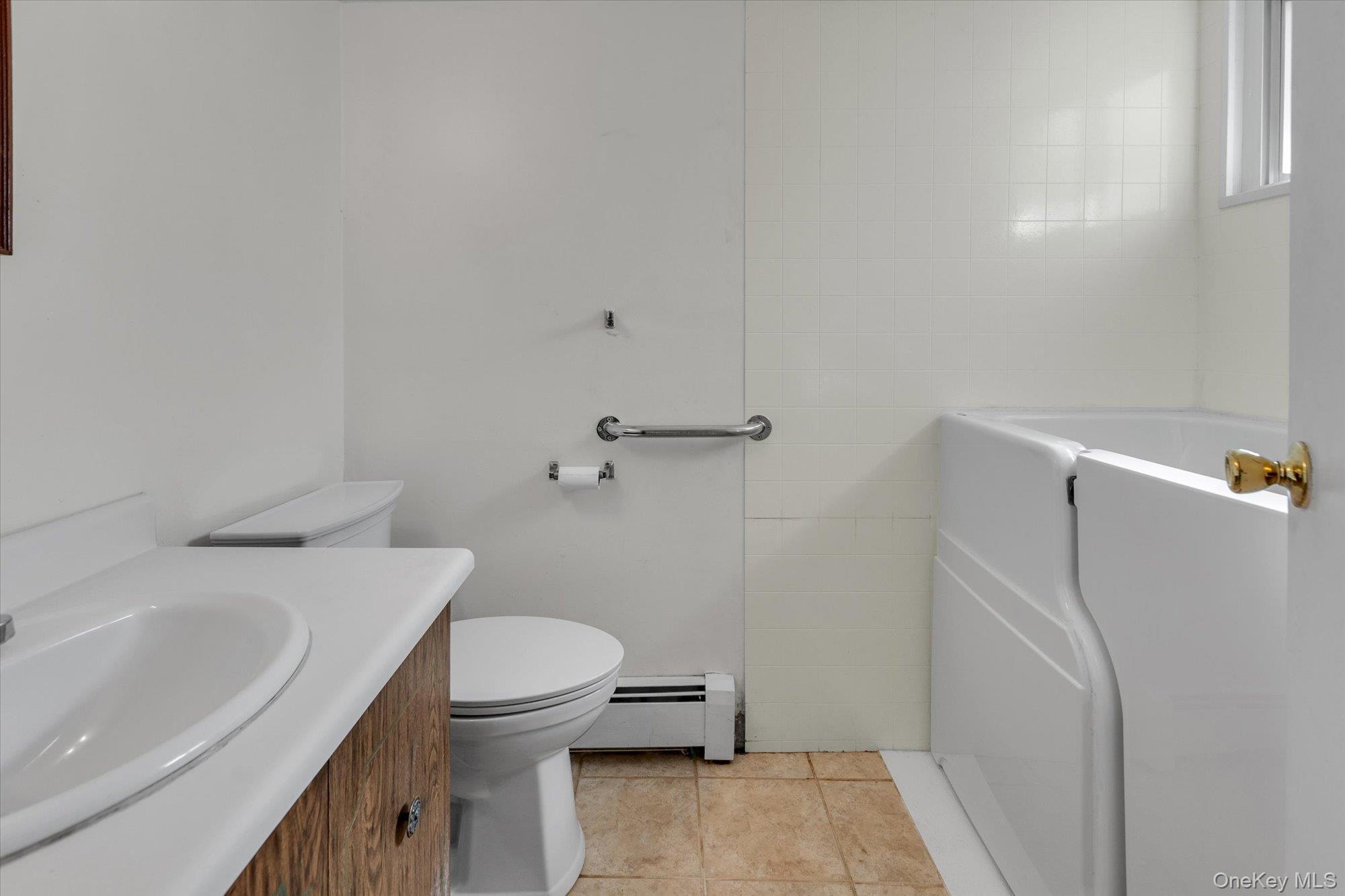 282 N Oak Street, Massapequa, NY 11758