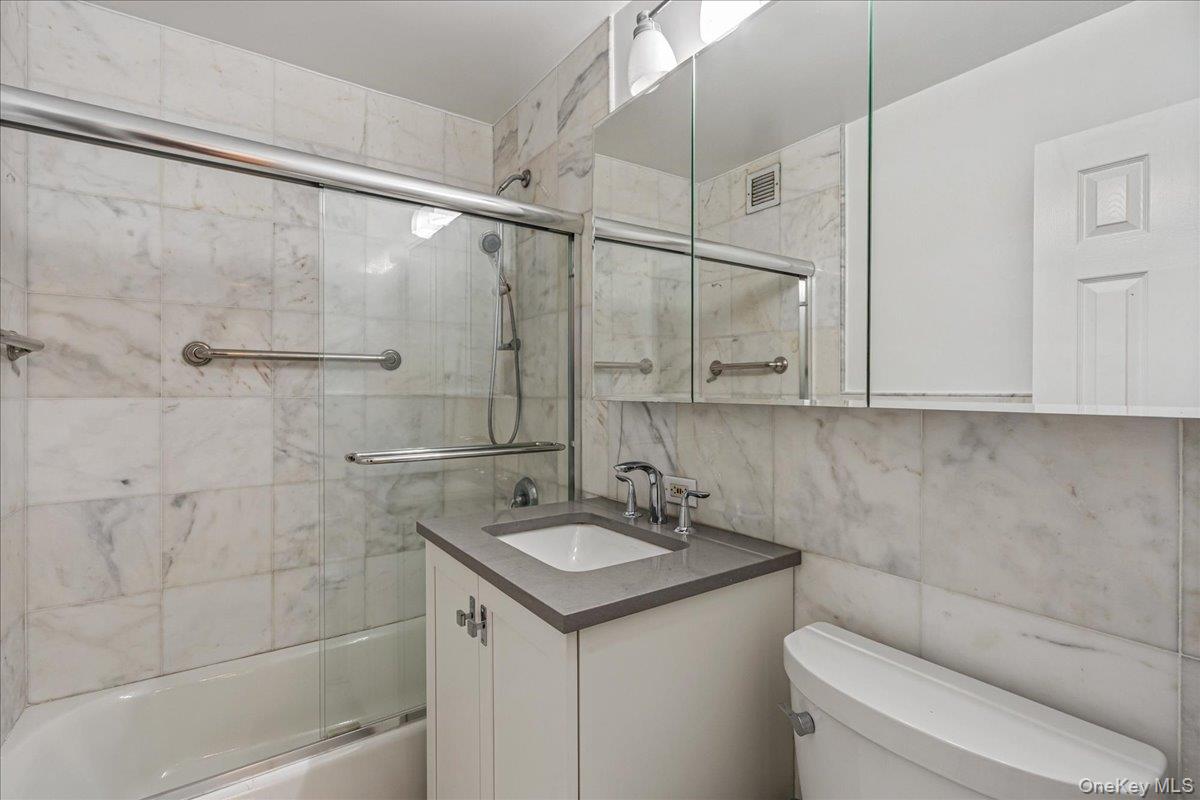 18-15 215th Street # 9R, Bayside, NY 11360