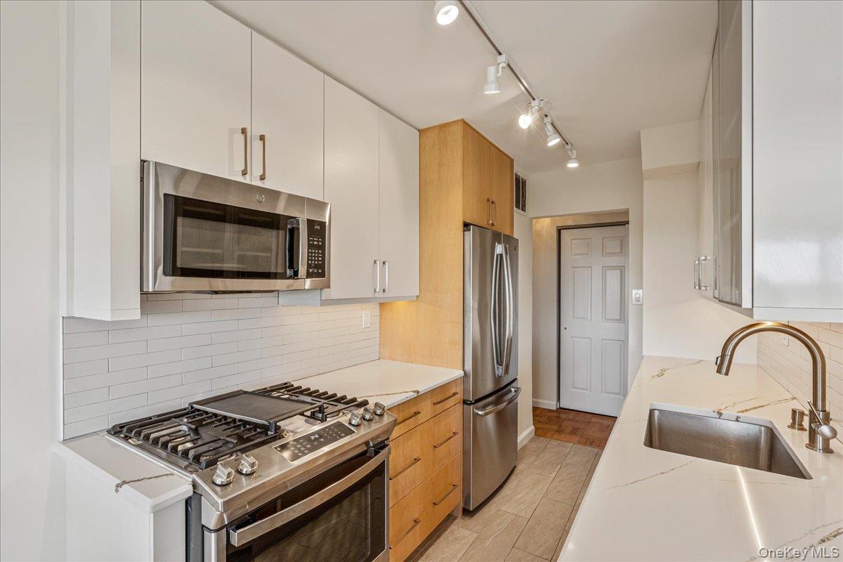 18-15 215th Street # 9R, Bayside, NY 11360