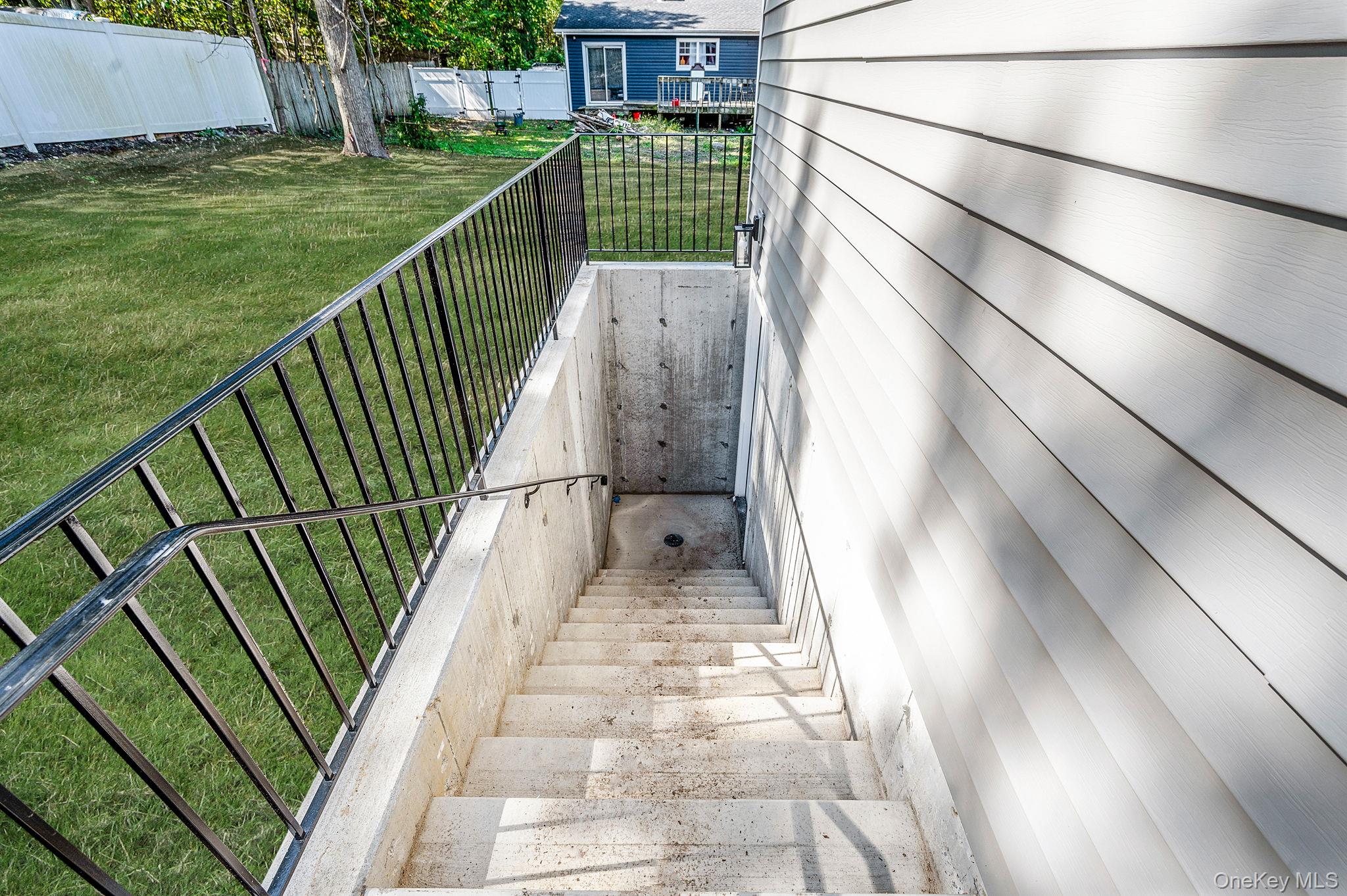 90 Yaphank Road W, Coram, NY 11727