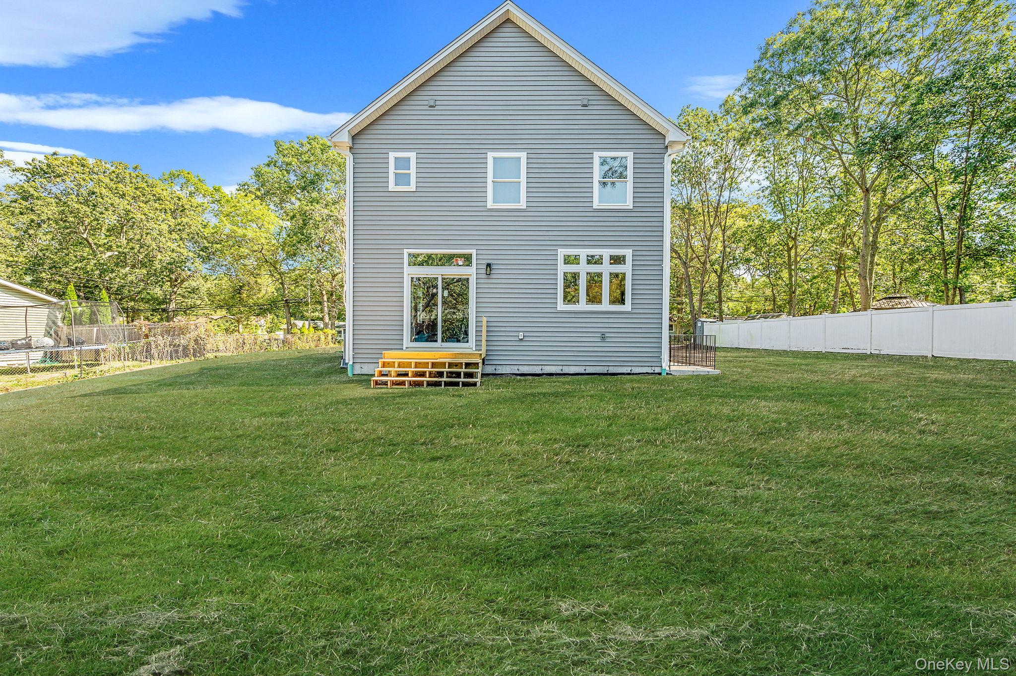 90 Yaphank Road W, Coram, NY 11727