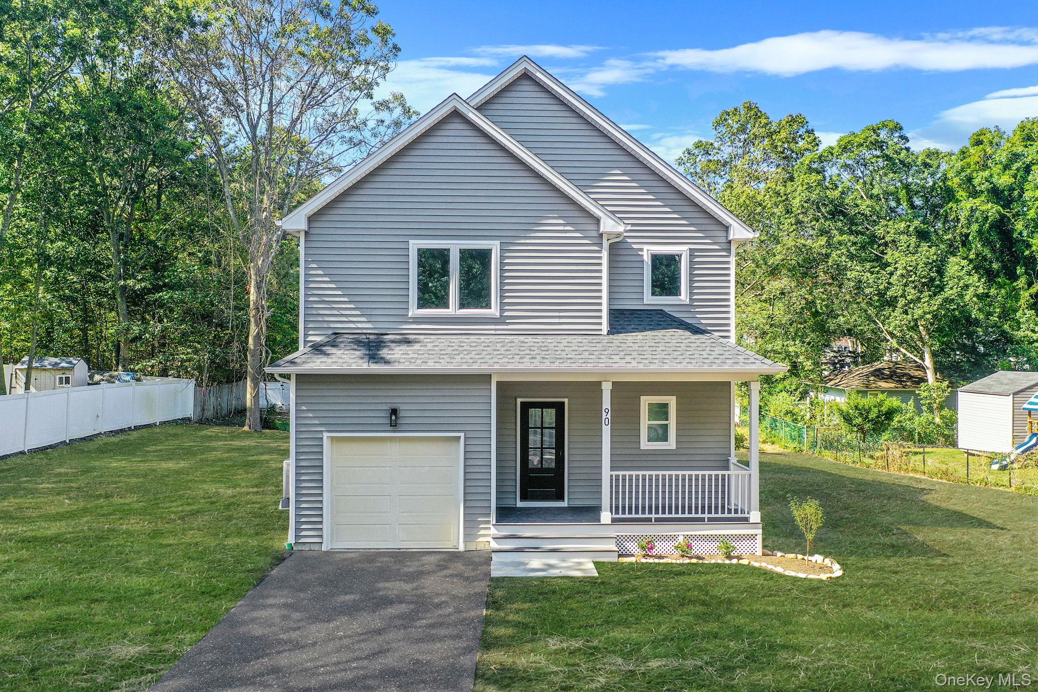 90 Yaphank Road W, Coram, NY 11727