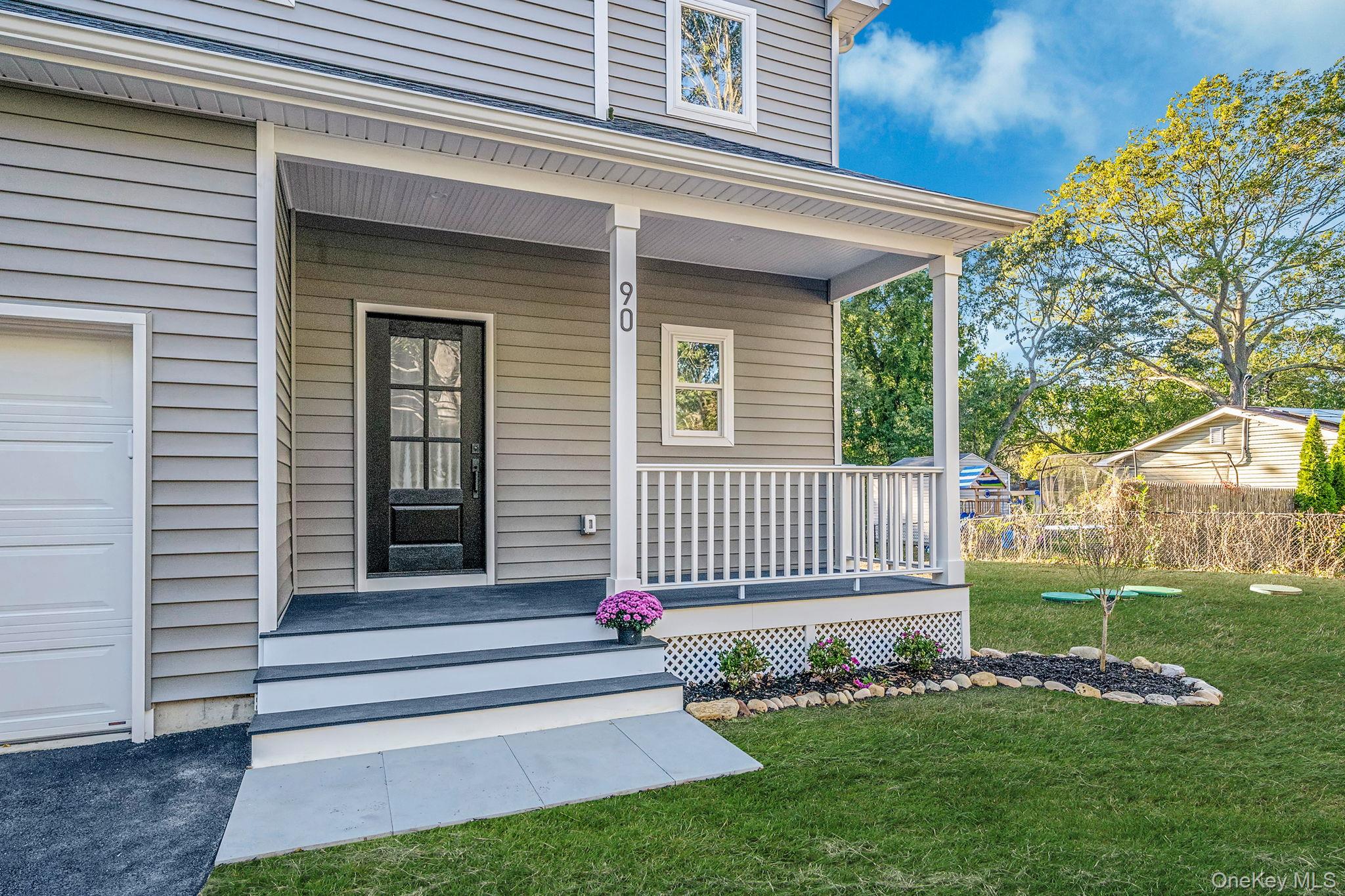 90 Yaphank Road W, Coram, NY 11727