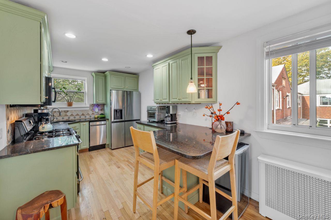 73-20 263rd Street # G, Glen Oaks, NY 11004